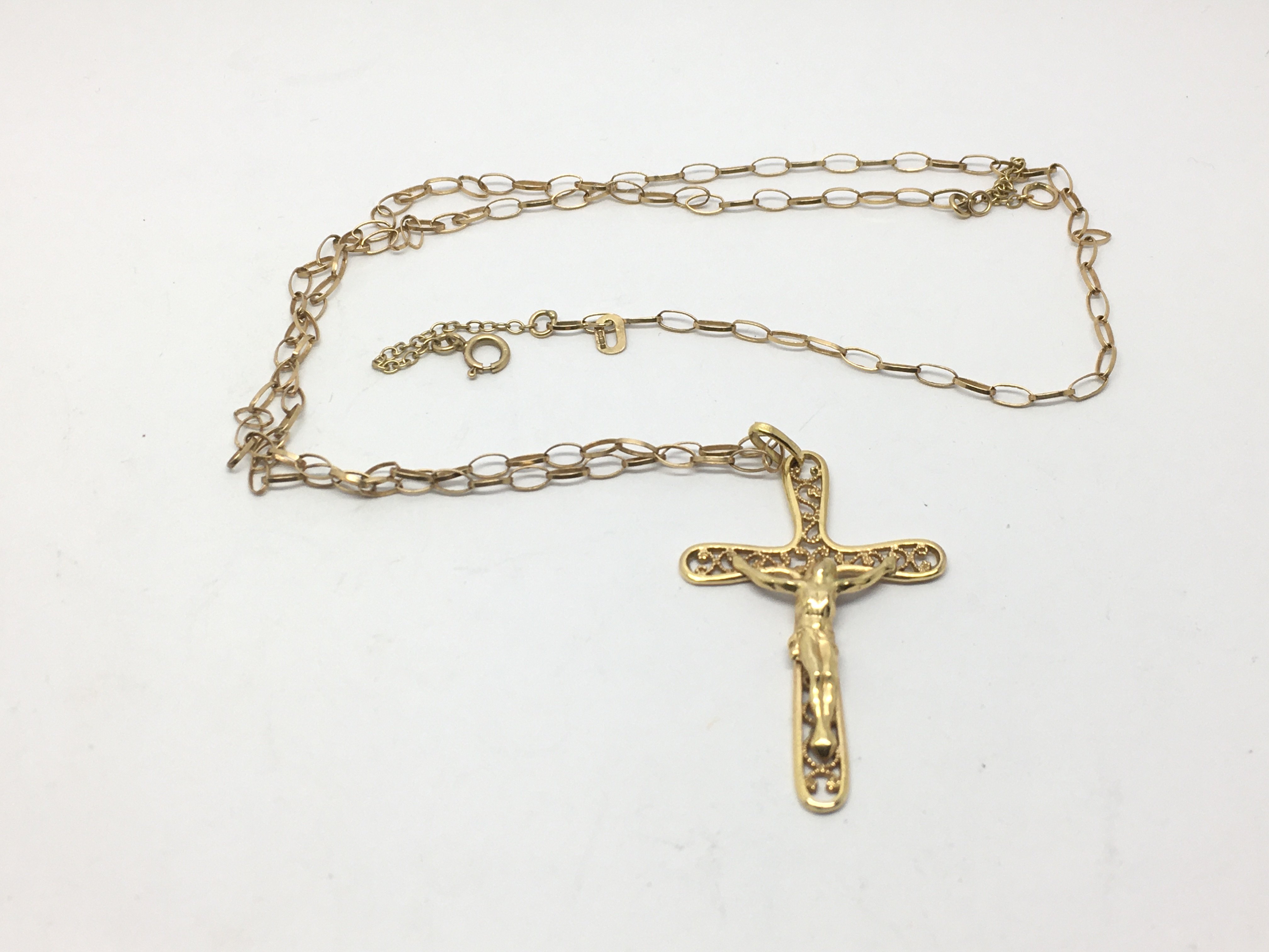 A 9ct gold crucifix on chain, approx 3.4g.