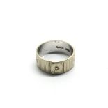 An 18ct gold wedding ring, approx 6.2g and approx