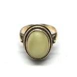 A 14k gold ring set with a polished stone, approx