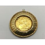 An 1889 Victorian sovereign set in a 9ct gold pend