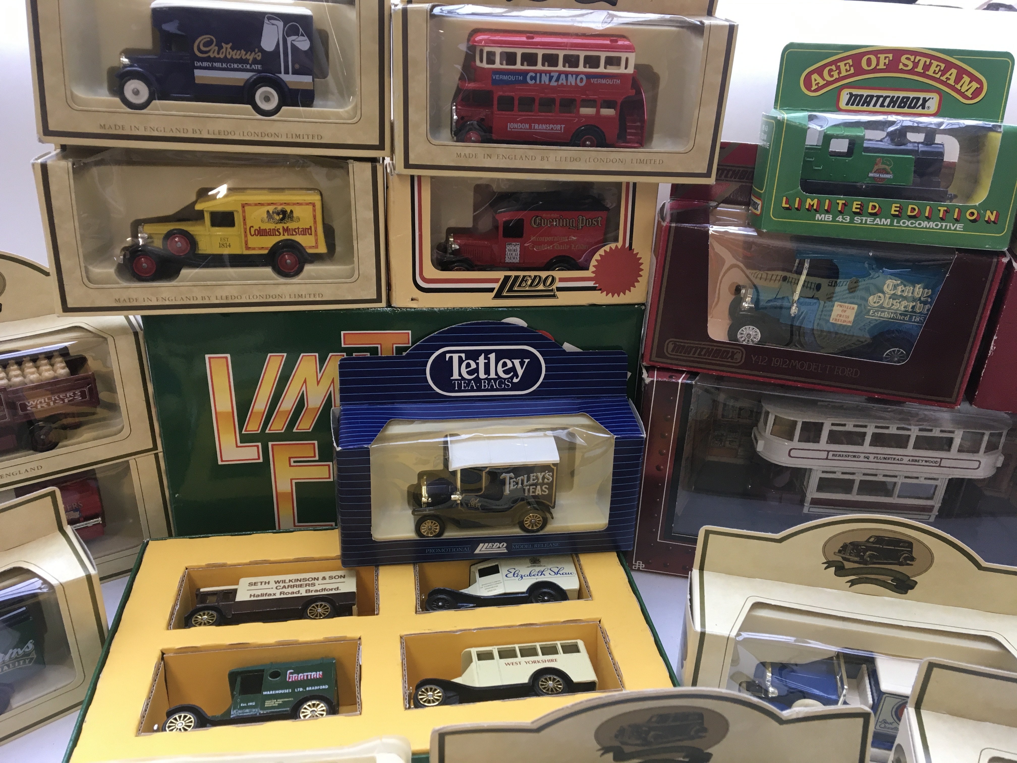 A Collection of boxed Corgi, Lledo and matchbox ca - Image 2 of 3