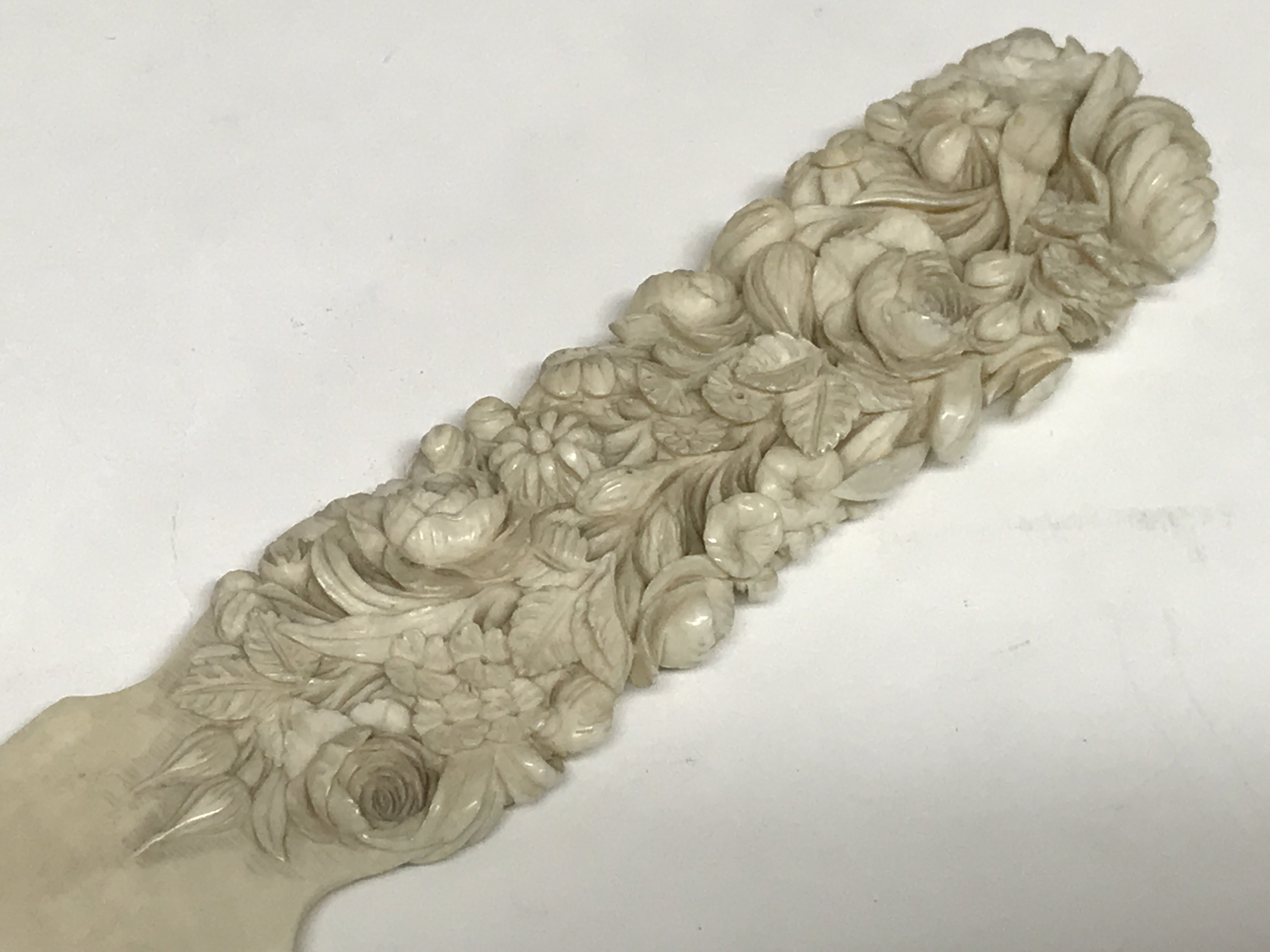 An ivory carved paper knife with intricate flower - Image 3 of 3