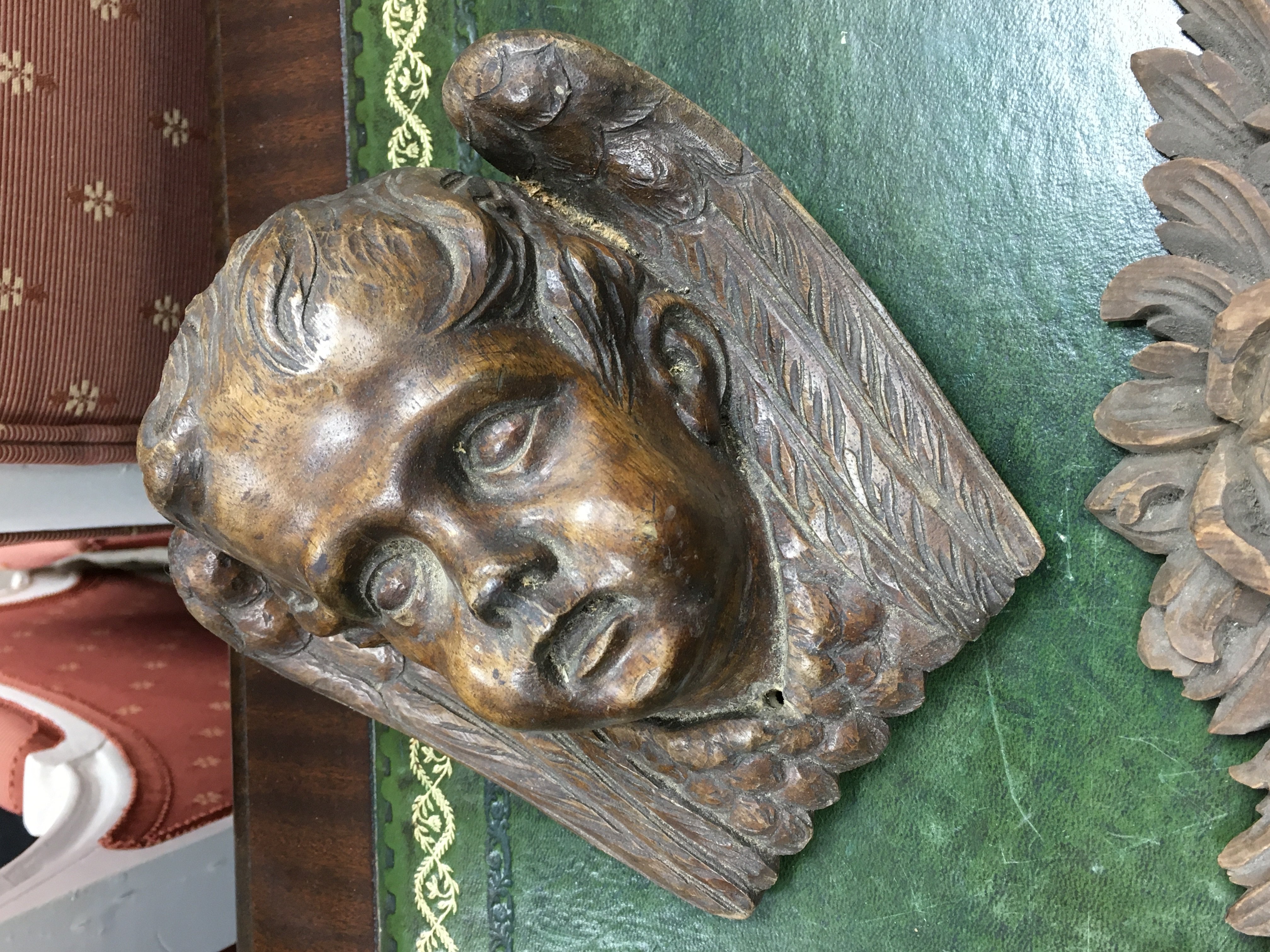 A carved cherub wall sconce and 2 additional carved wooden panels - Image 2 of 3