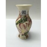 A Moorcroft pottery vase, 1.5cm.