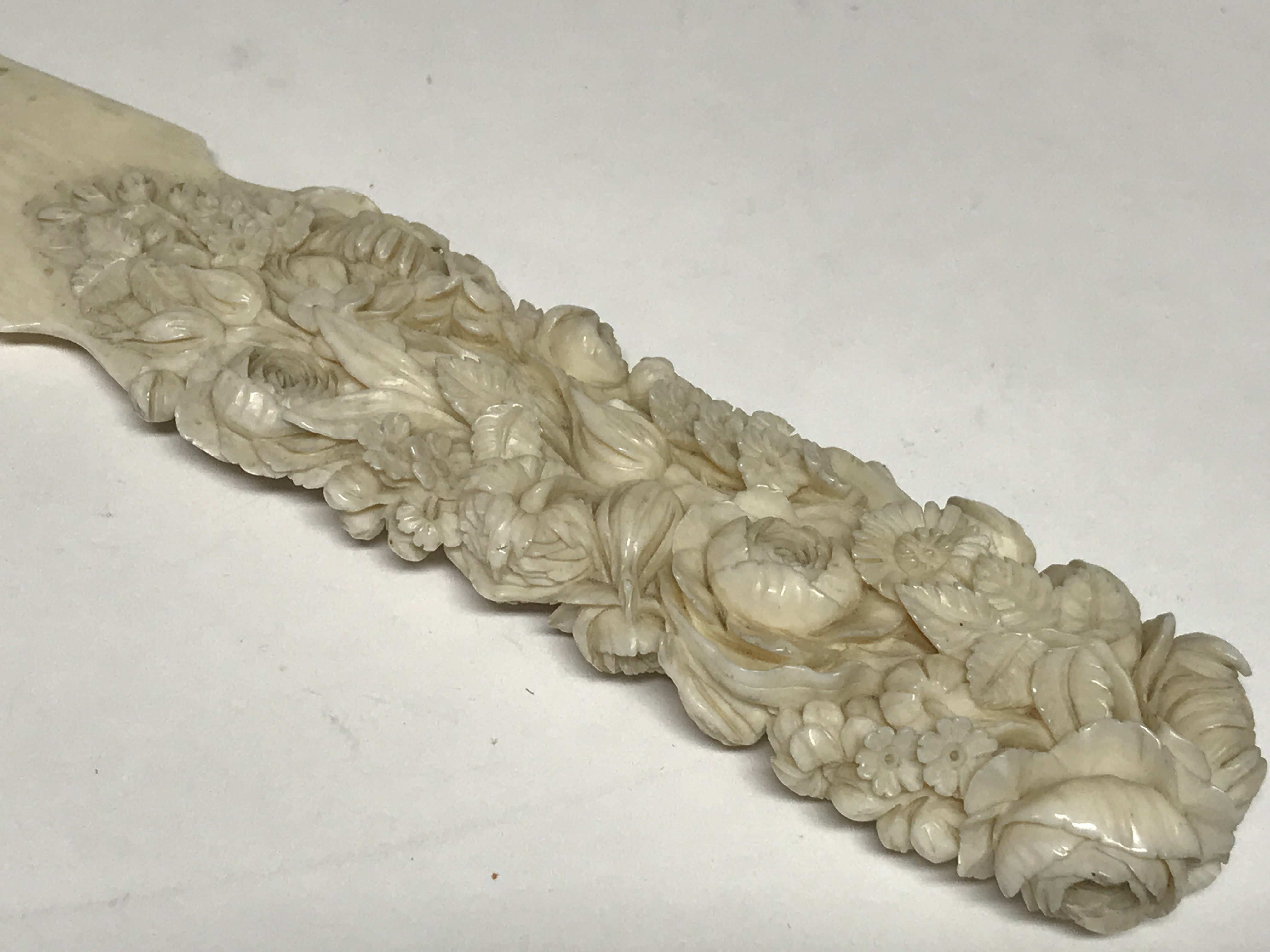 An ivory carved paper knife with intricate flower - Image 2 of 3