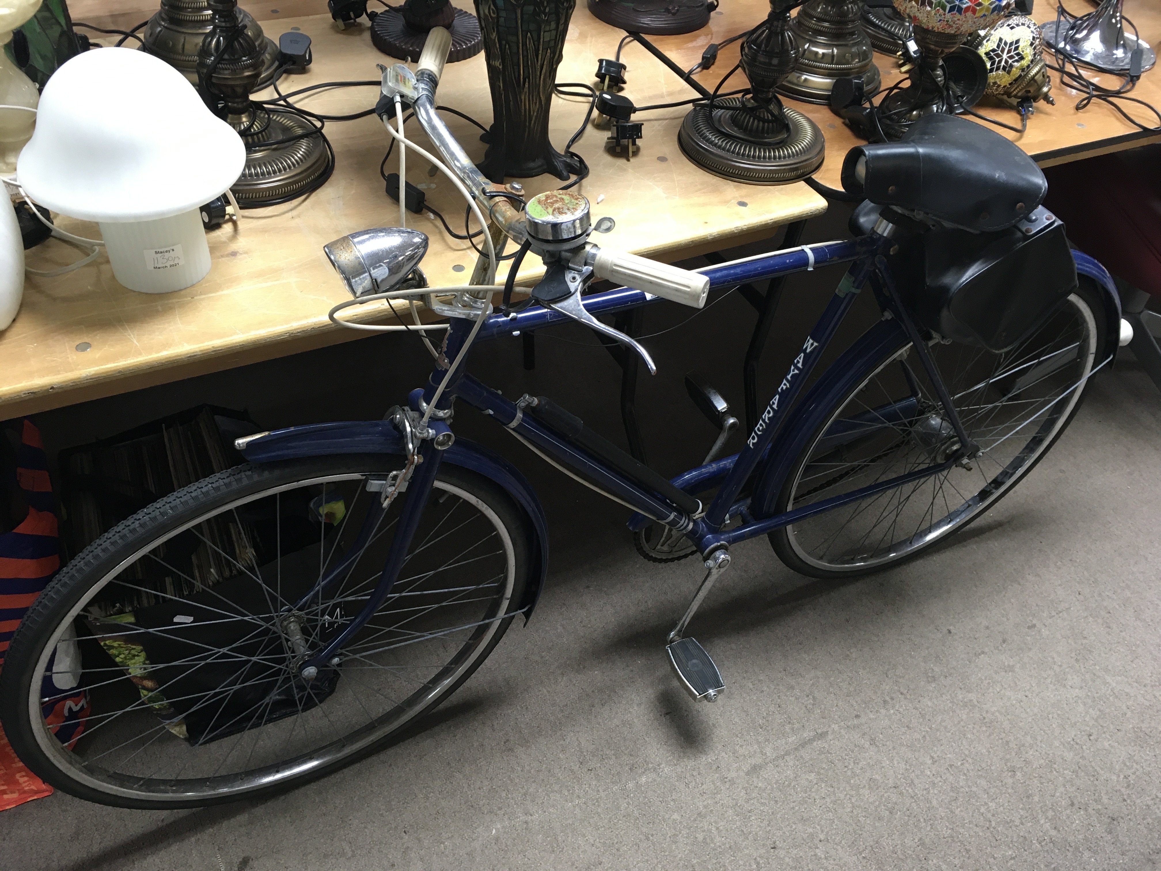 A vintage Raleigh Wayfarer bike