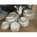 A Royal Albert- Memory Lane dinner service, compri