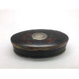 A quality George III oval snuff box.