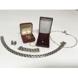 A collection of jewellery comprising a single 9ct