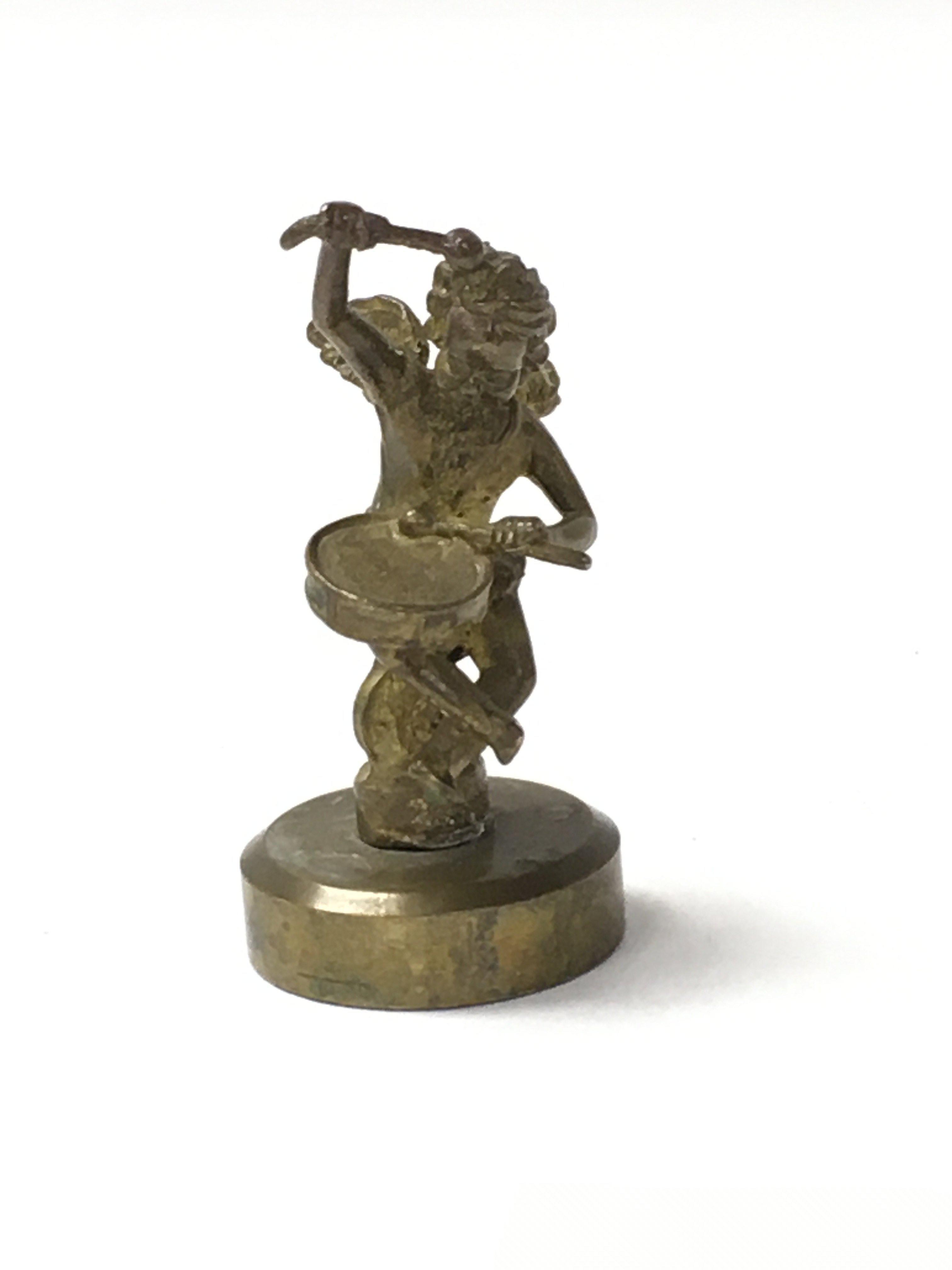 A set of 6 brass cherubs playing various musical i - Image 4 of 7