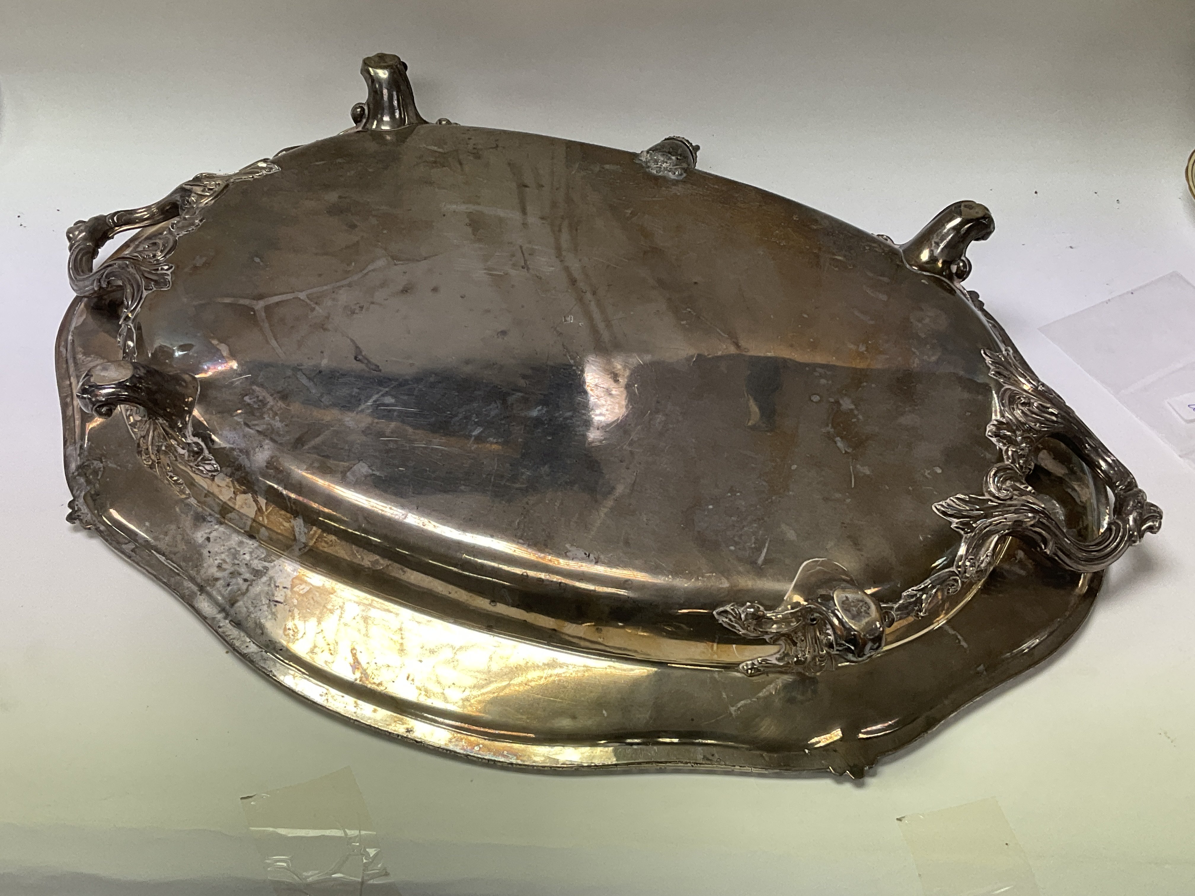 A large silver plated meat tray with 3 graduated s - Image 3 of 4