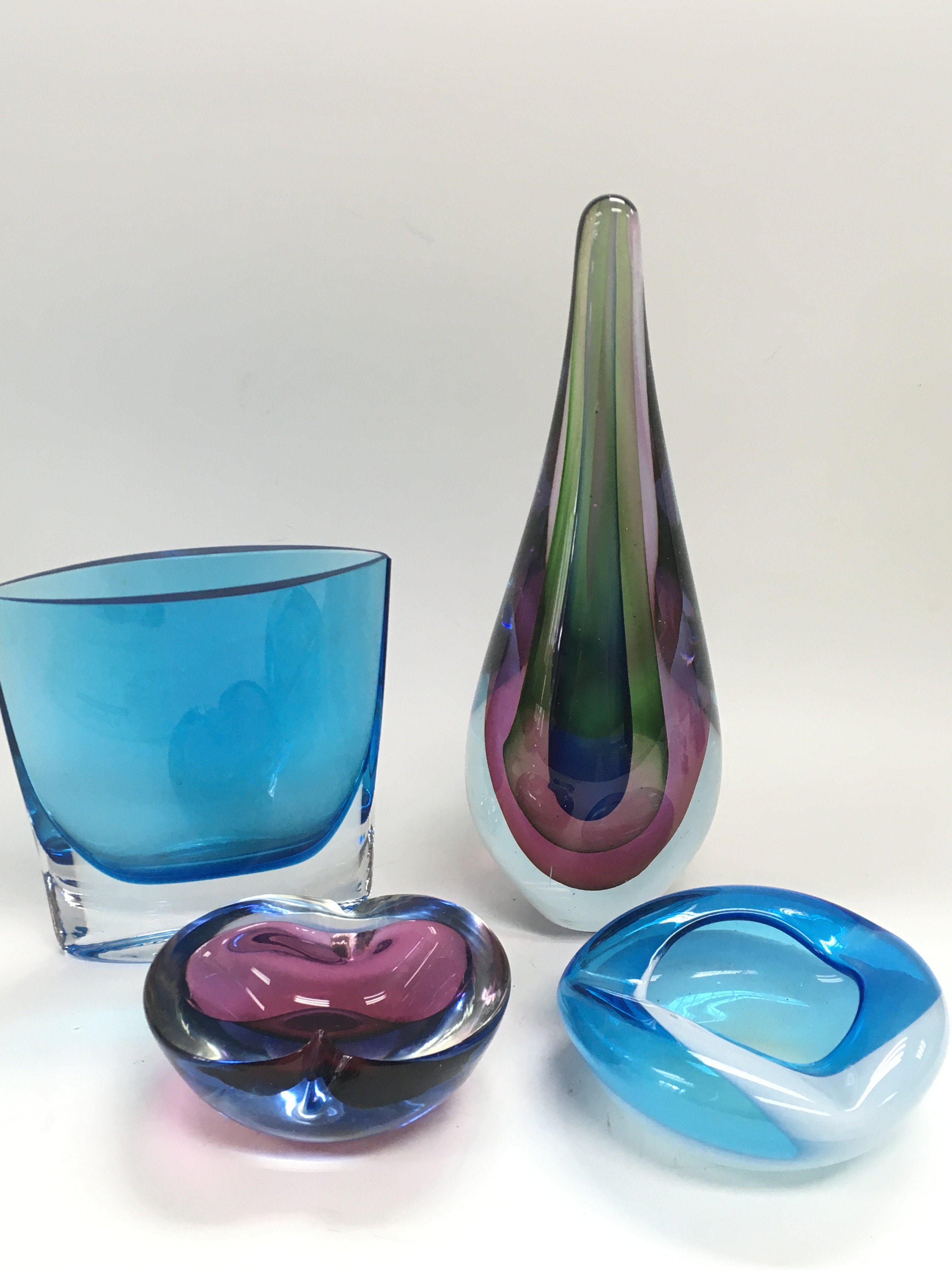 Four 1960s coloured glass items.