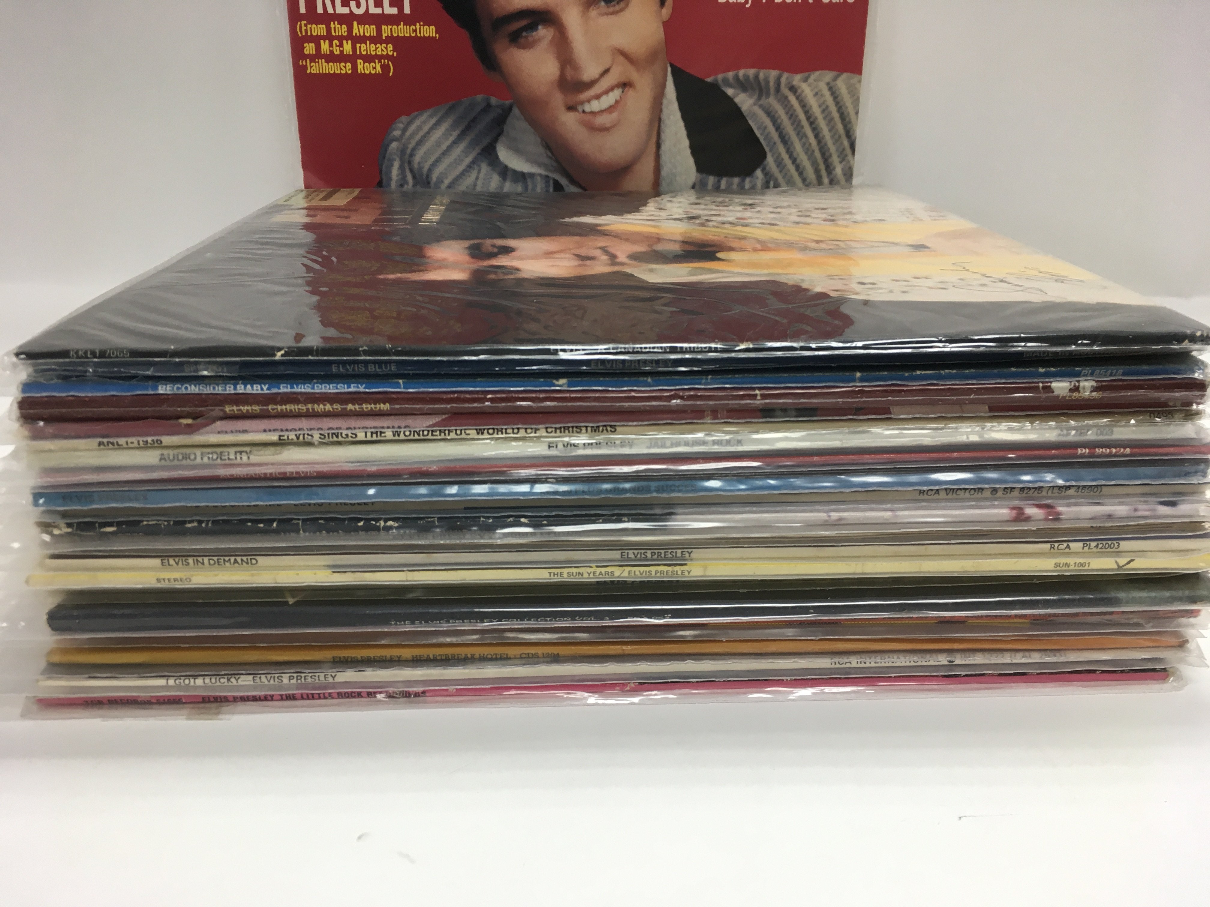 A large collection of Elvis Presley LPs comprising - Image 4 of 6