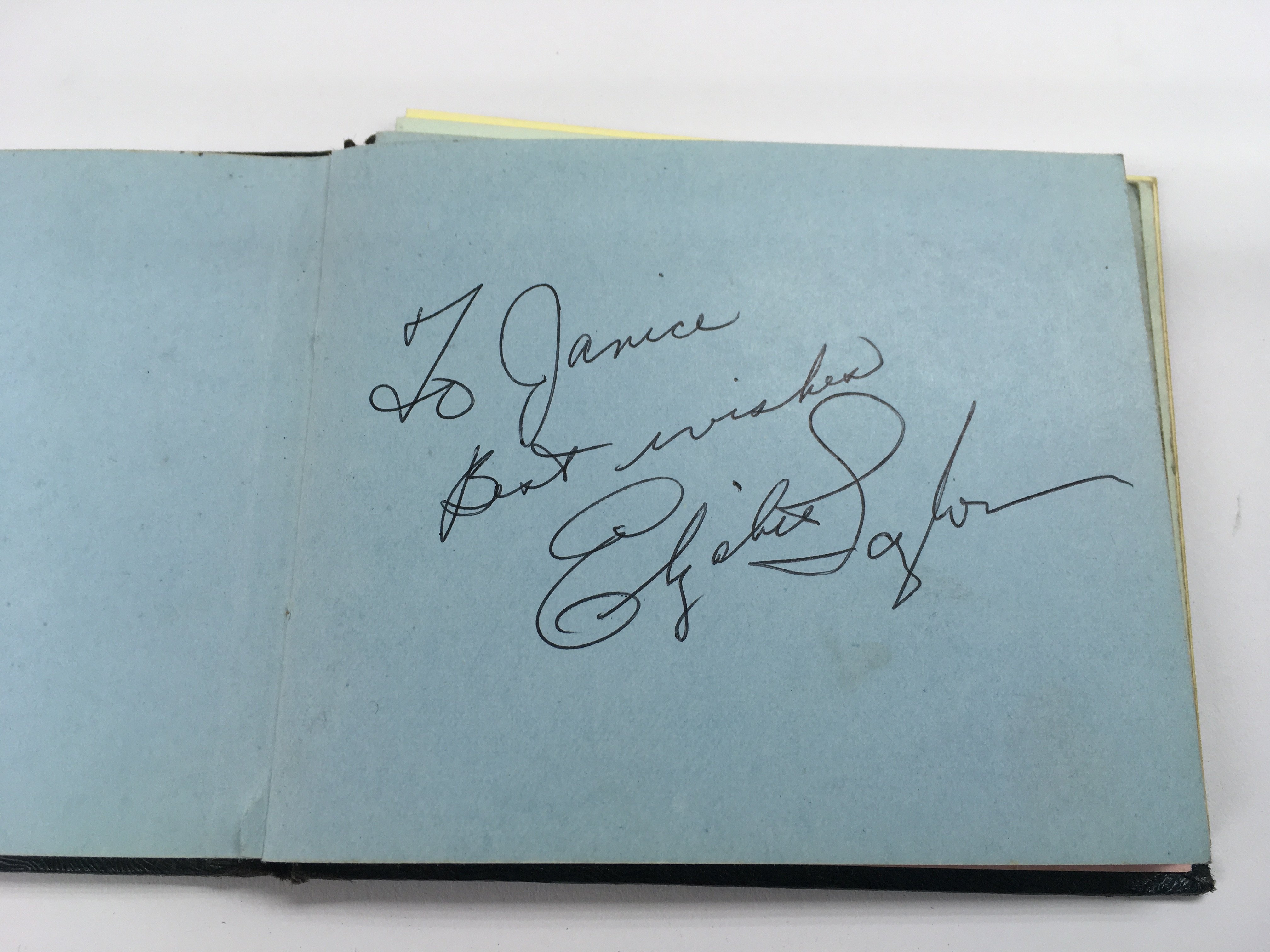 An autograph booklet containing various autographs - Image 2 of 5