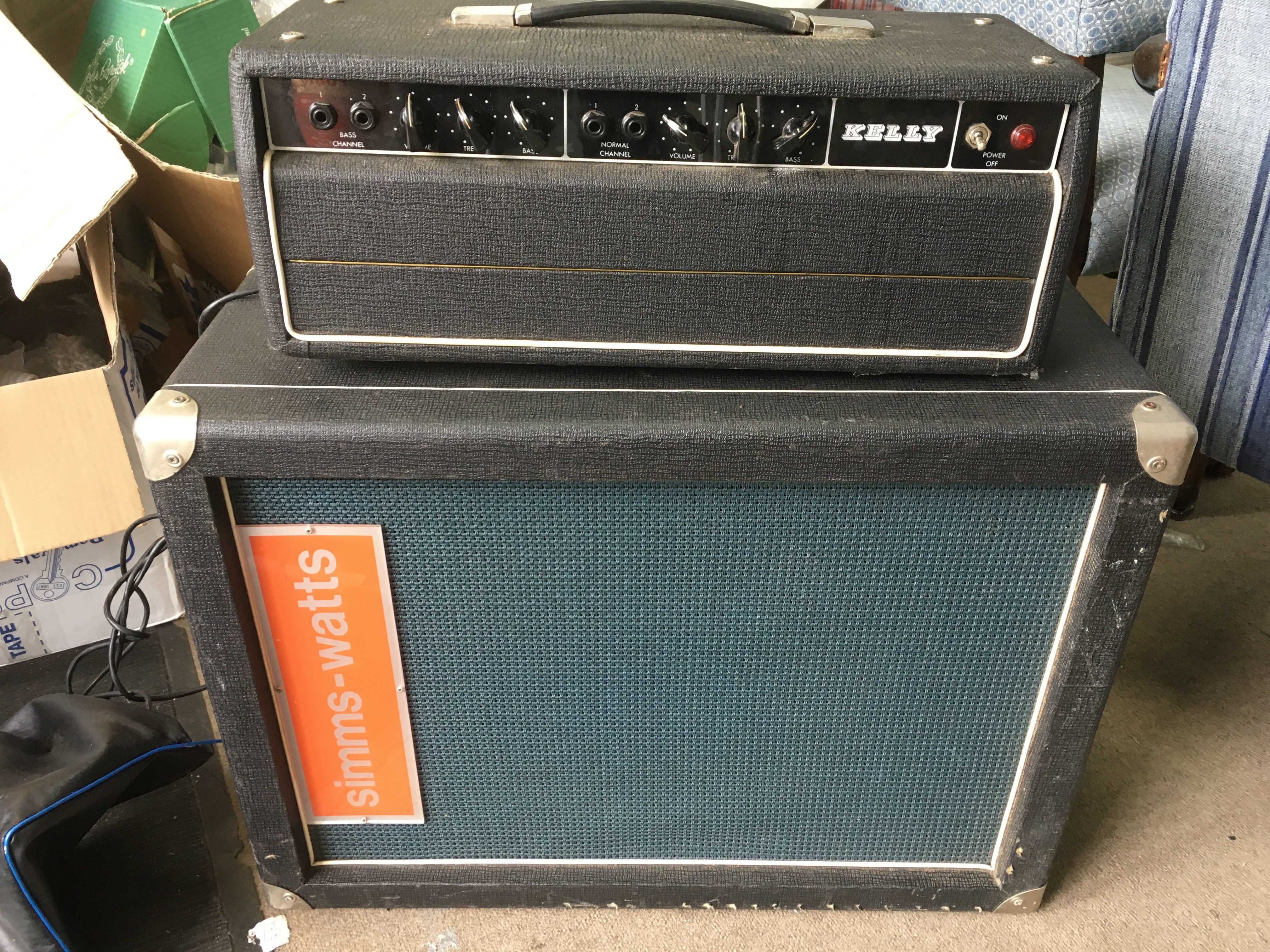 A vintage Kelly valve bass amp head and cabinet (2