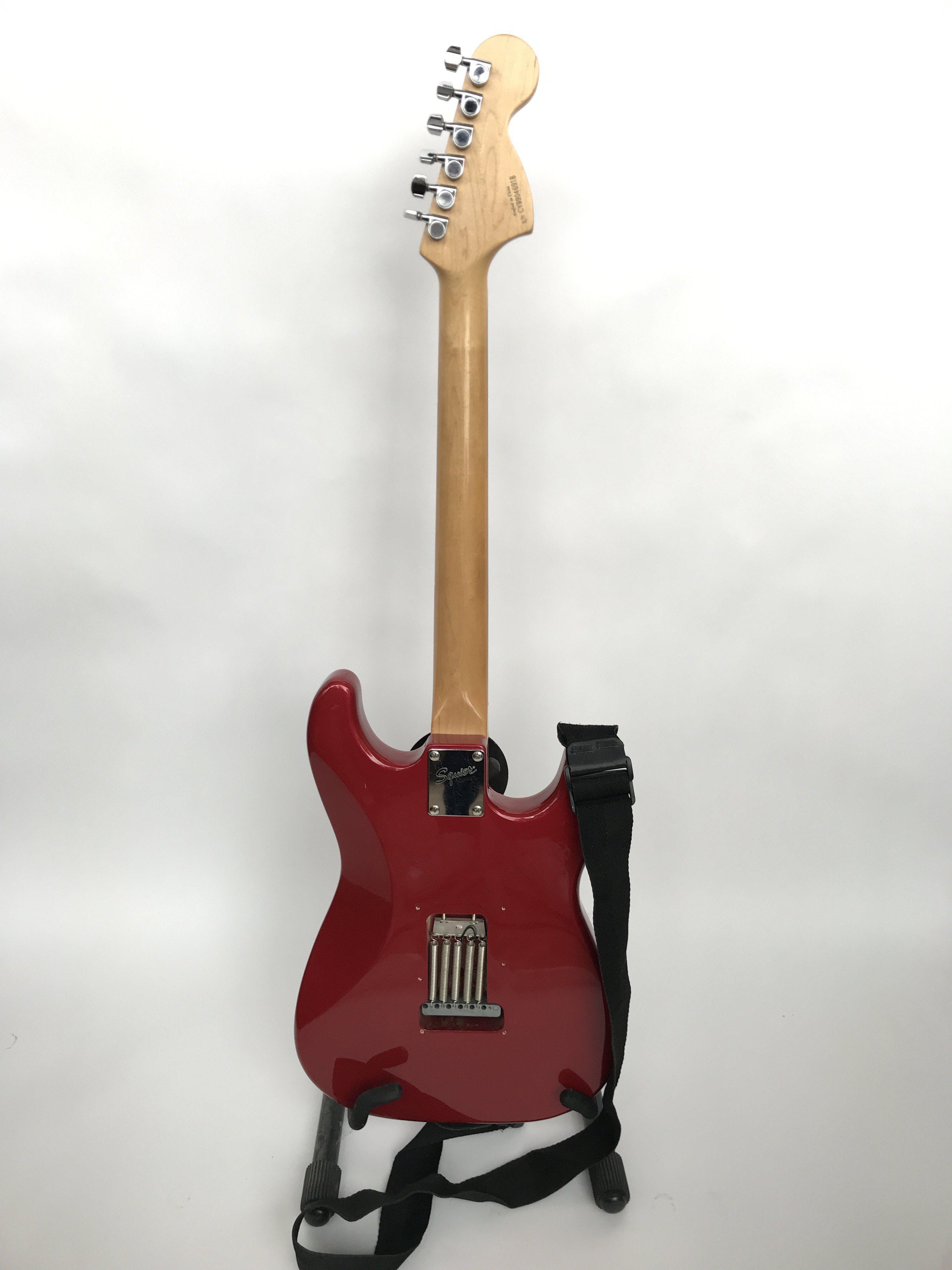 A left handed red Squier Stratocaster (standard se - Image 3 of 4