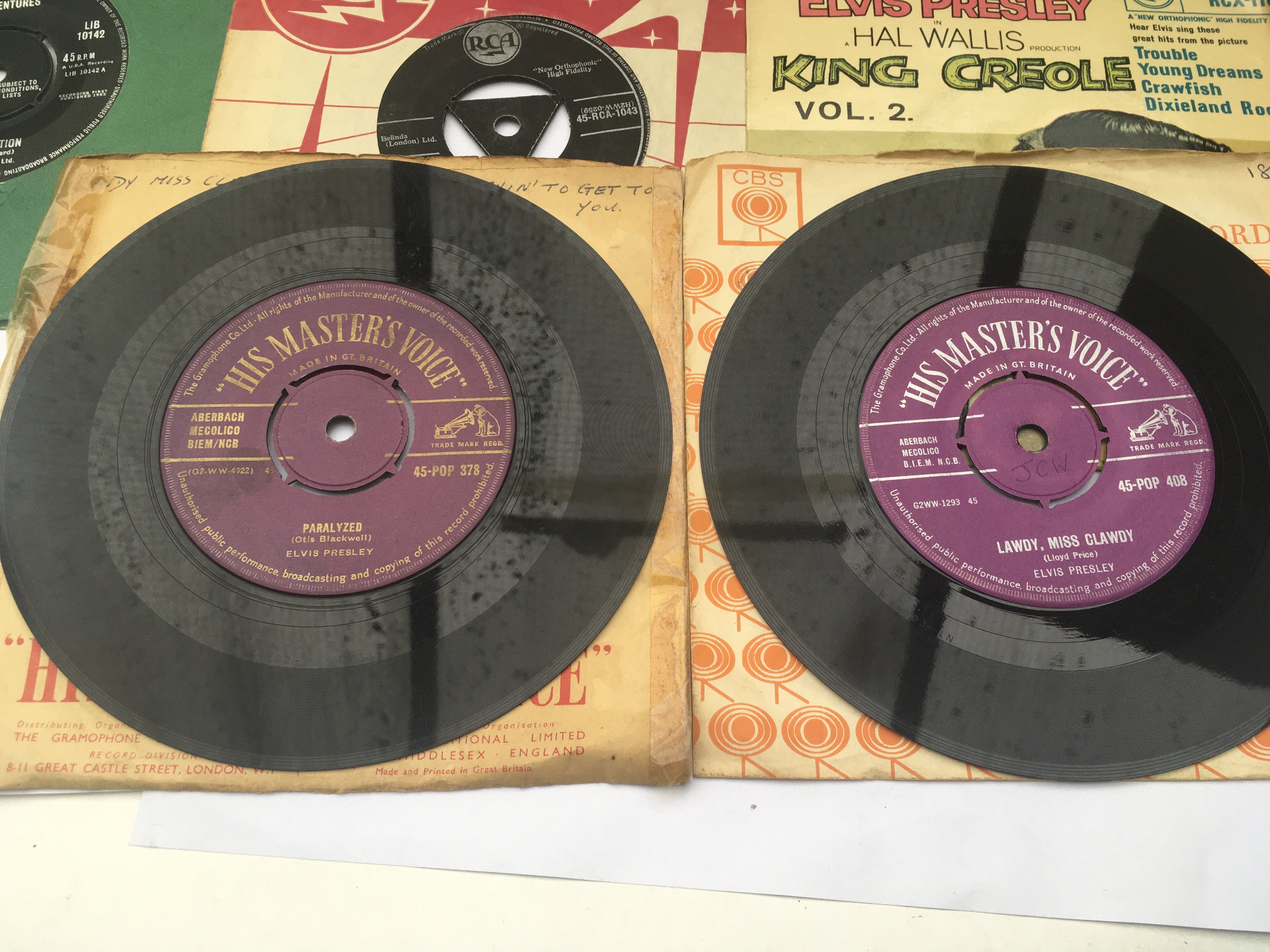 A collection of Elvis Presley 7inch singles and EP - Image 2 of 2