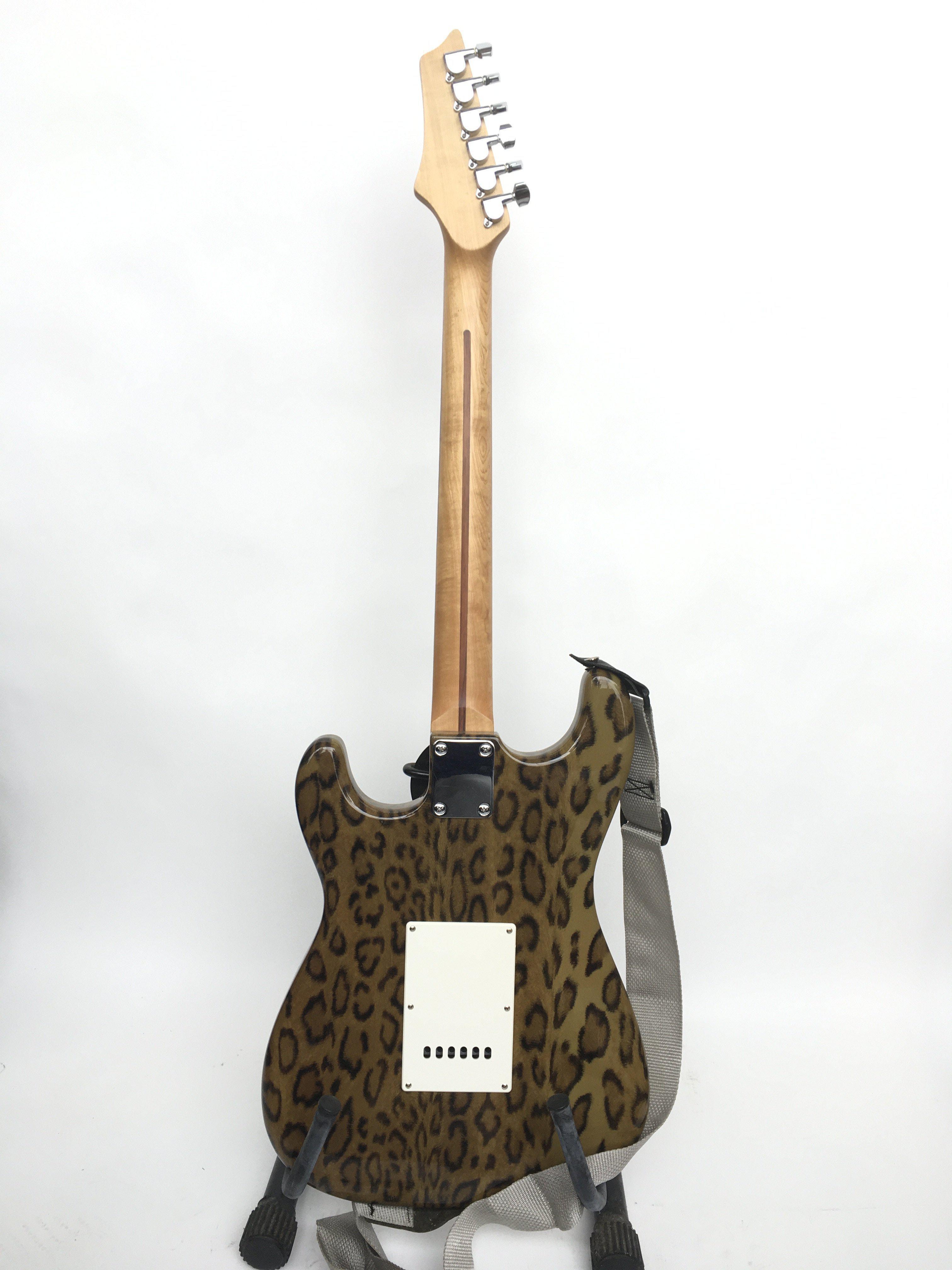 An AXL Strat style electric guitar with leopard pr - Image 4 of 4