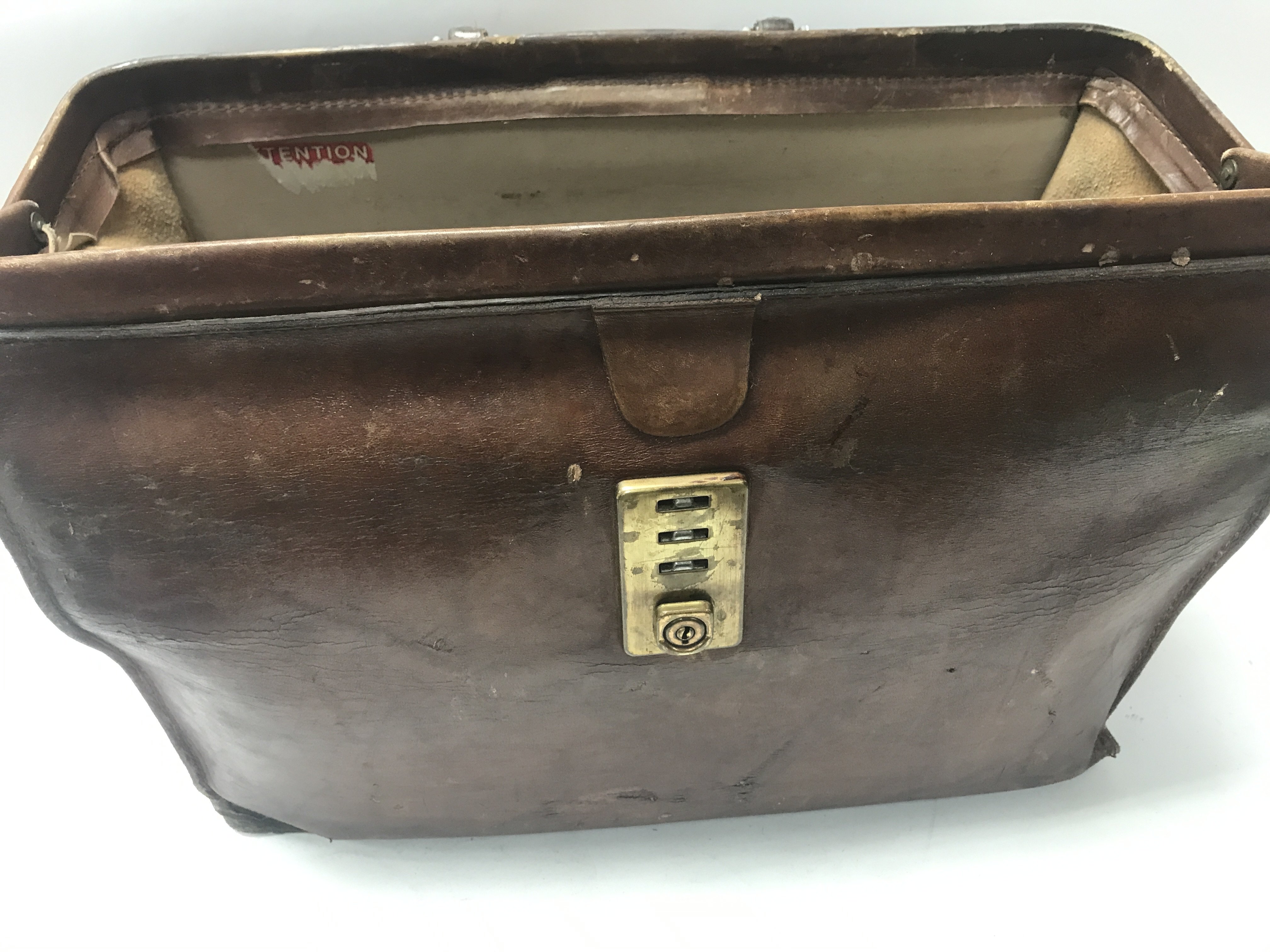 An old leather doctors style bag, no reserve. - Image 3 of 3