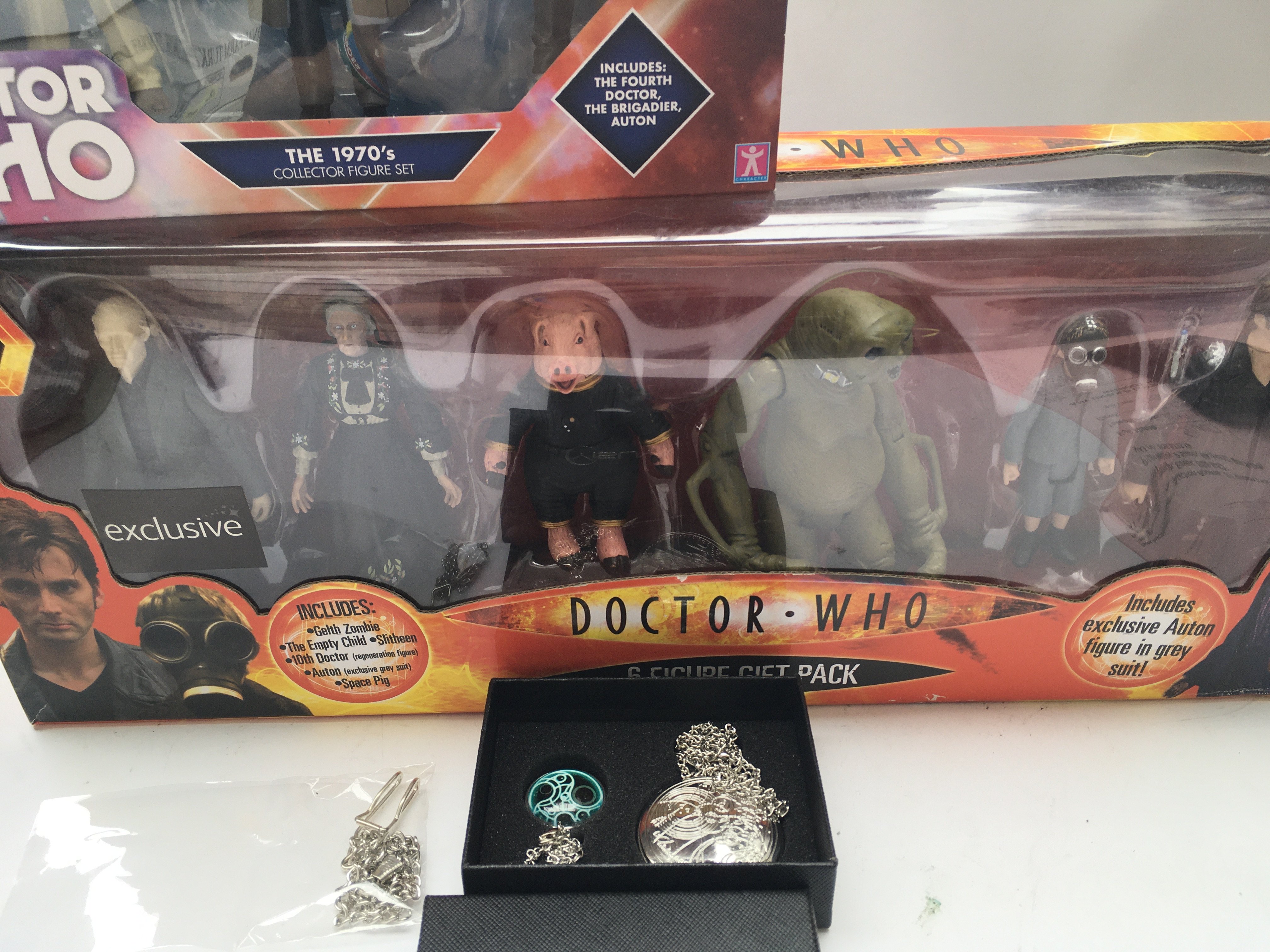 A Doctor Who Yisua Pocket Watch. A 6 Figure Gift P - Image 3 of 4