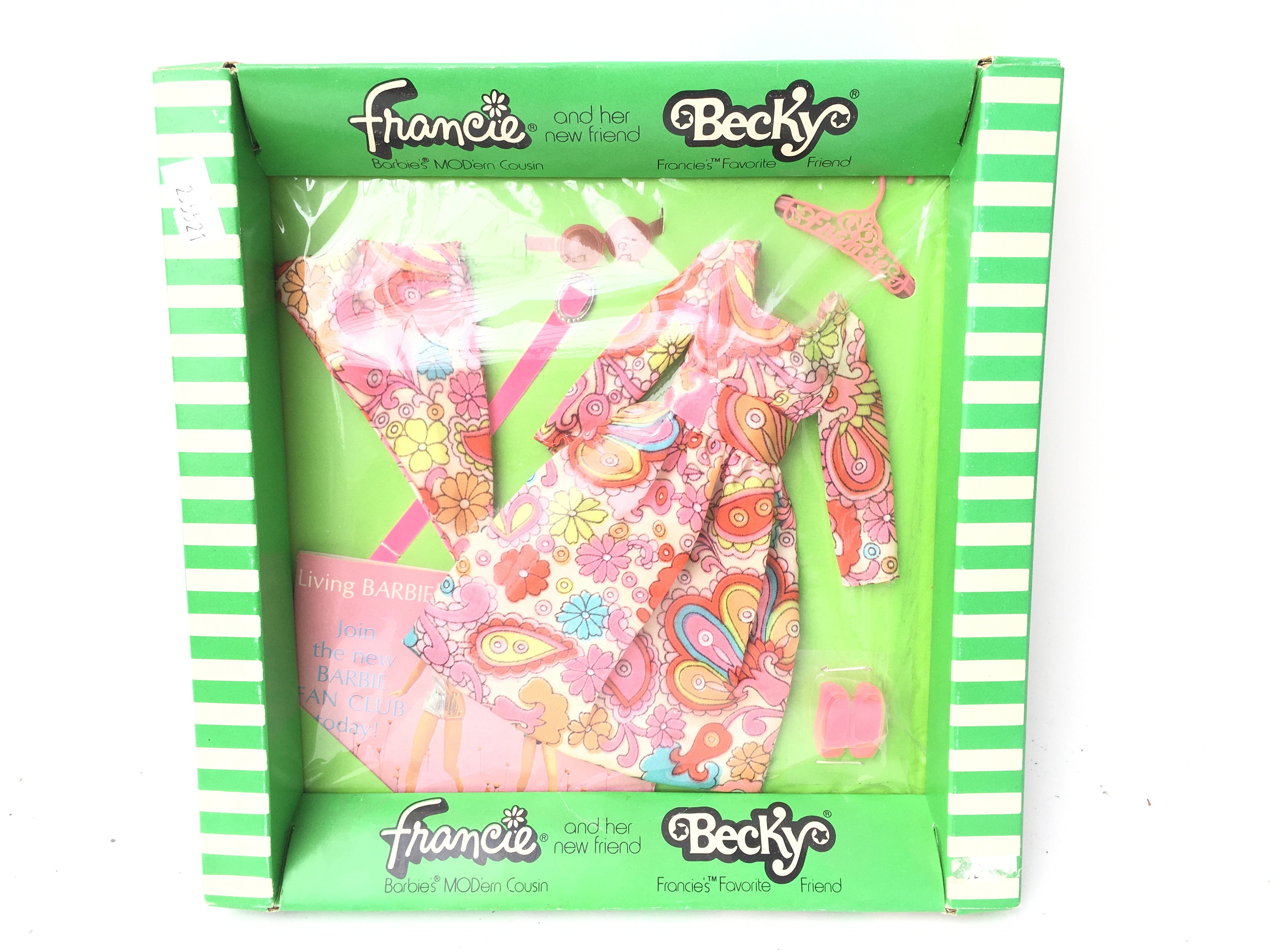 A Vintage Barbie â€˜Francie and Becky cloths set b