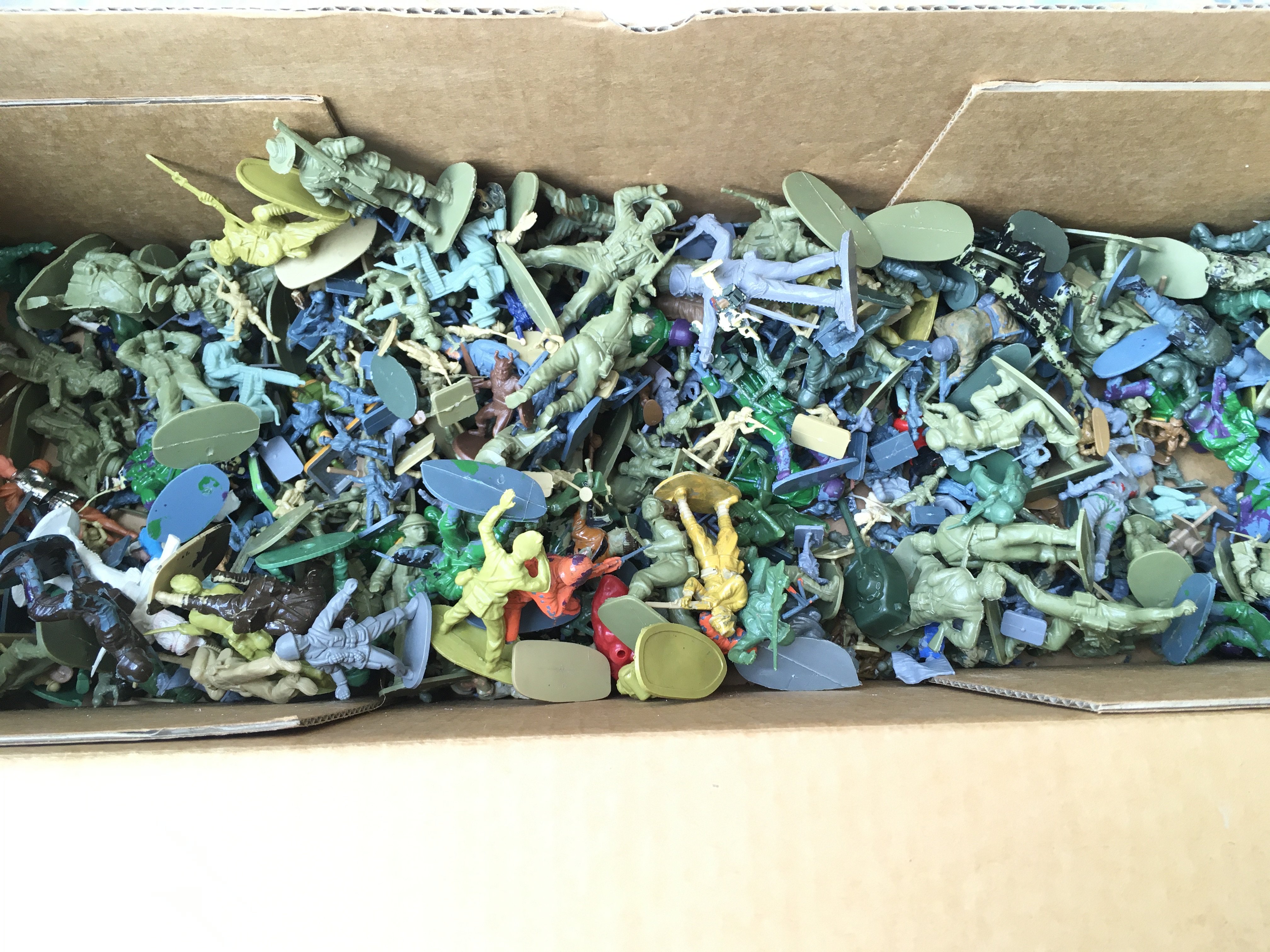 A Box Containing a Collection of Plastic Toy Soldi - Image 2 of 2