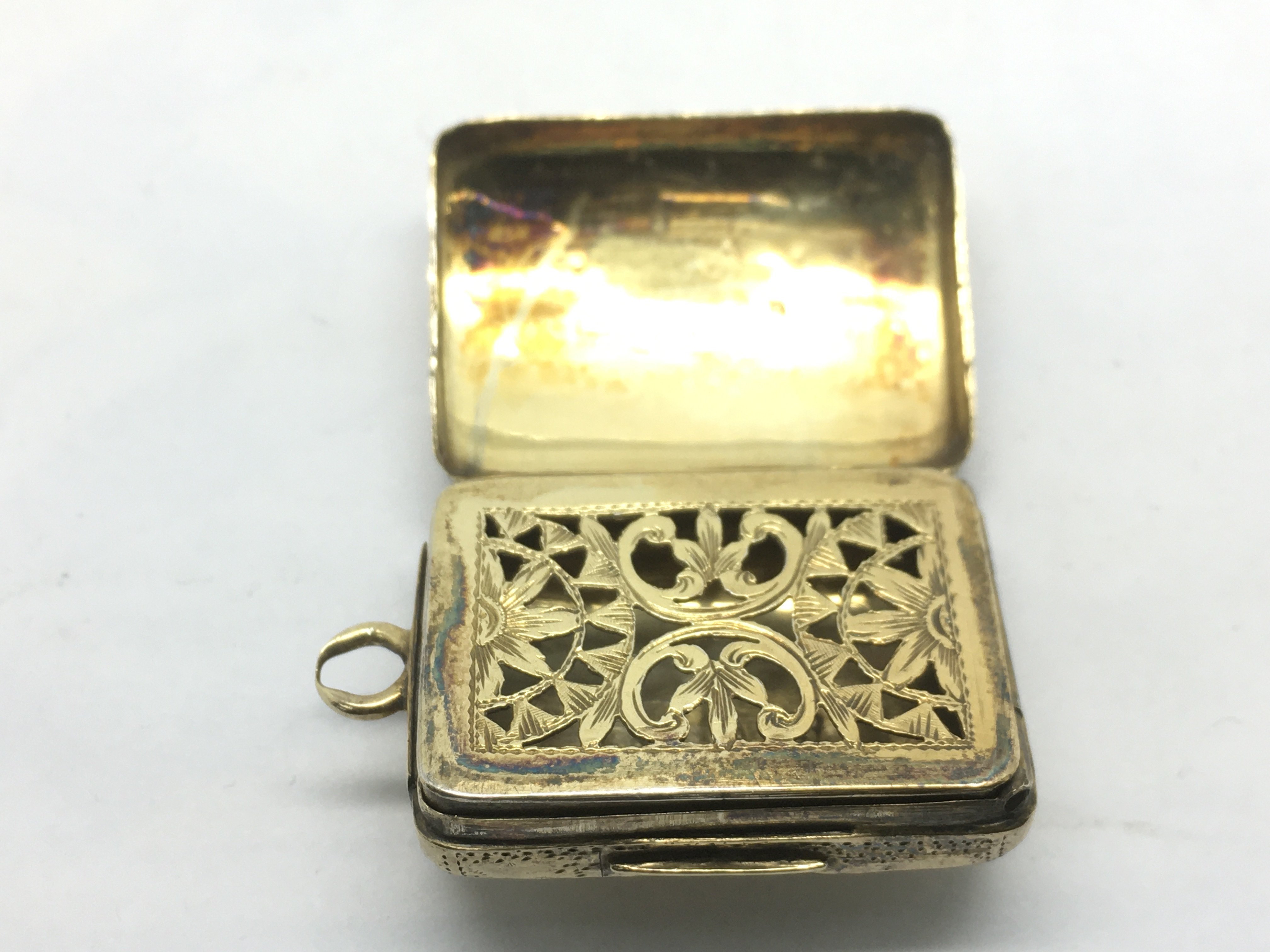 A Georgian silver gilt vinaigrette in the form of - Image 2 of 3