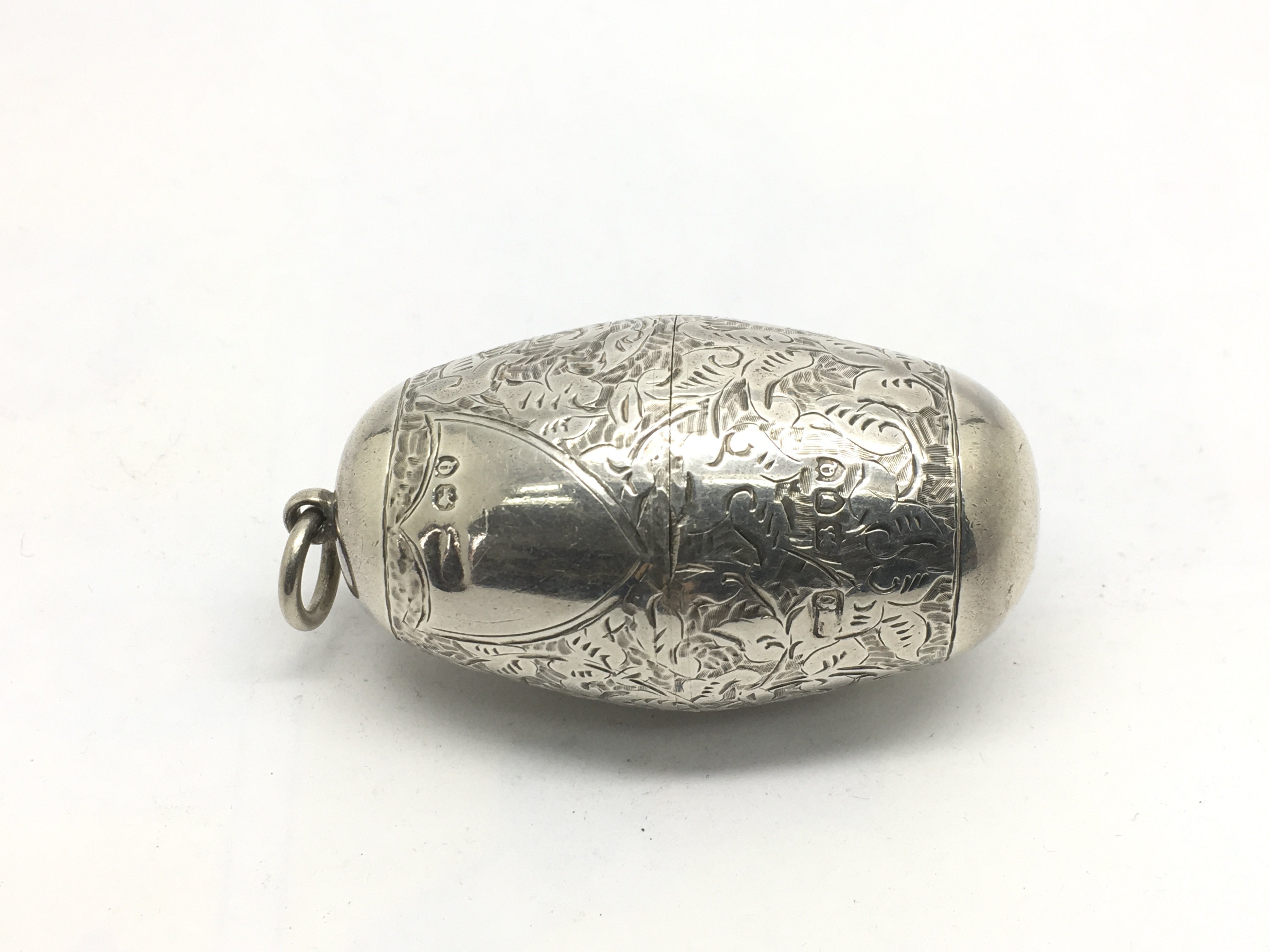 A Victorian silver barrel shaped sewing etui, Lond