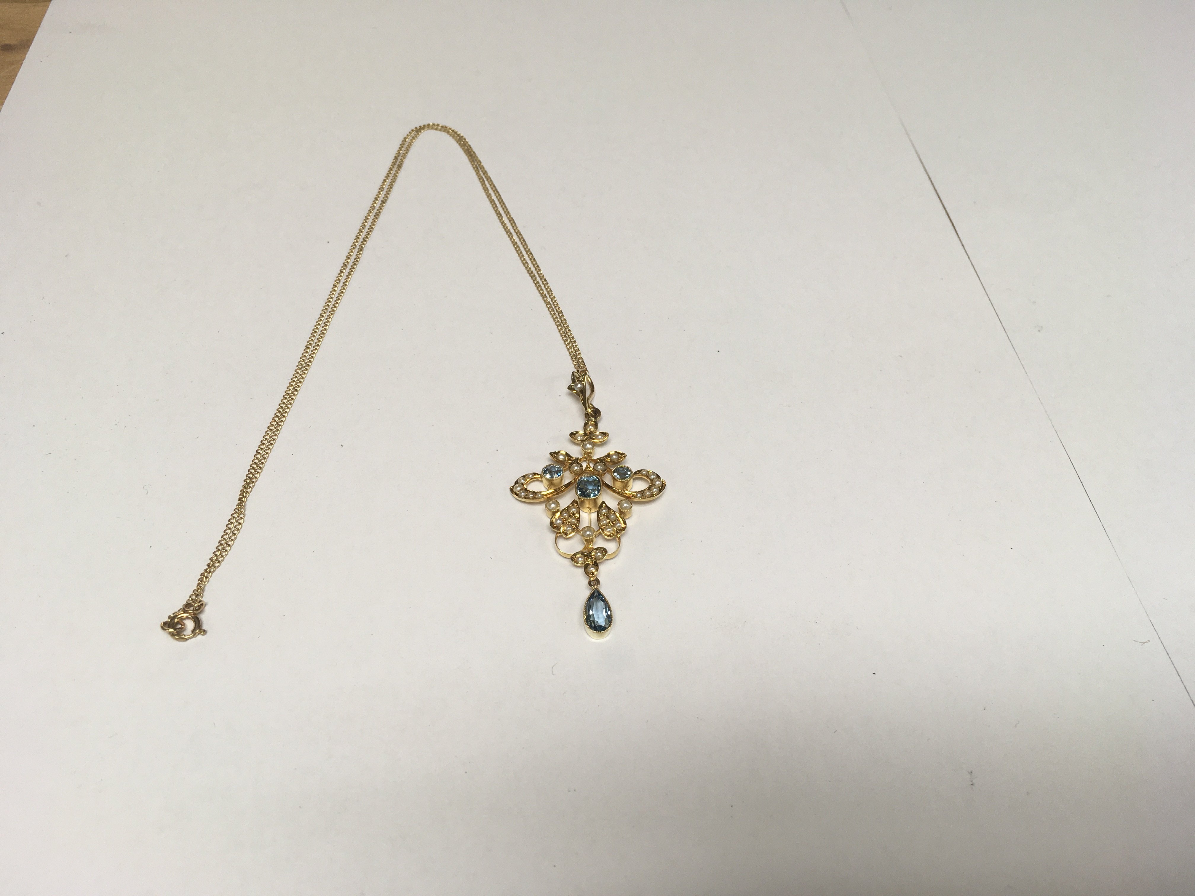 15ct gold pendant on chain. Aquamarine and seed pe - Image 2 of 2
