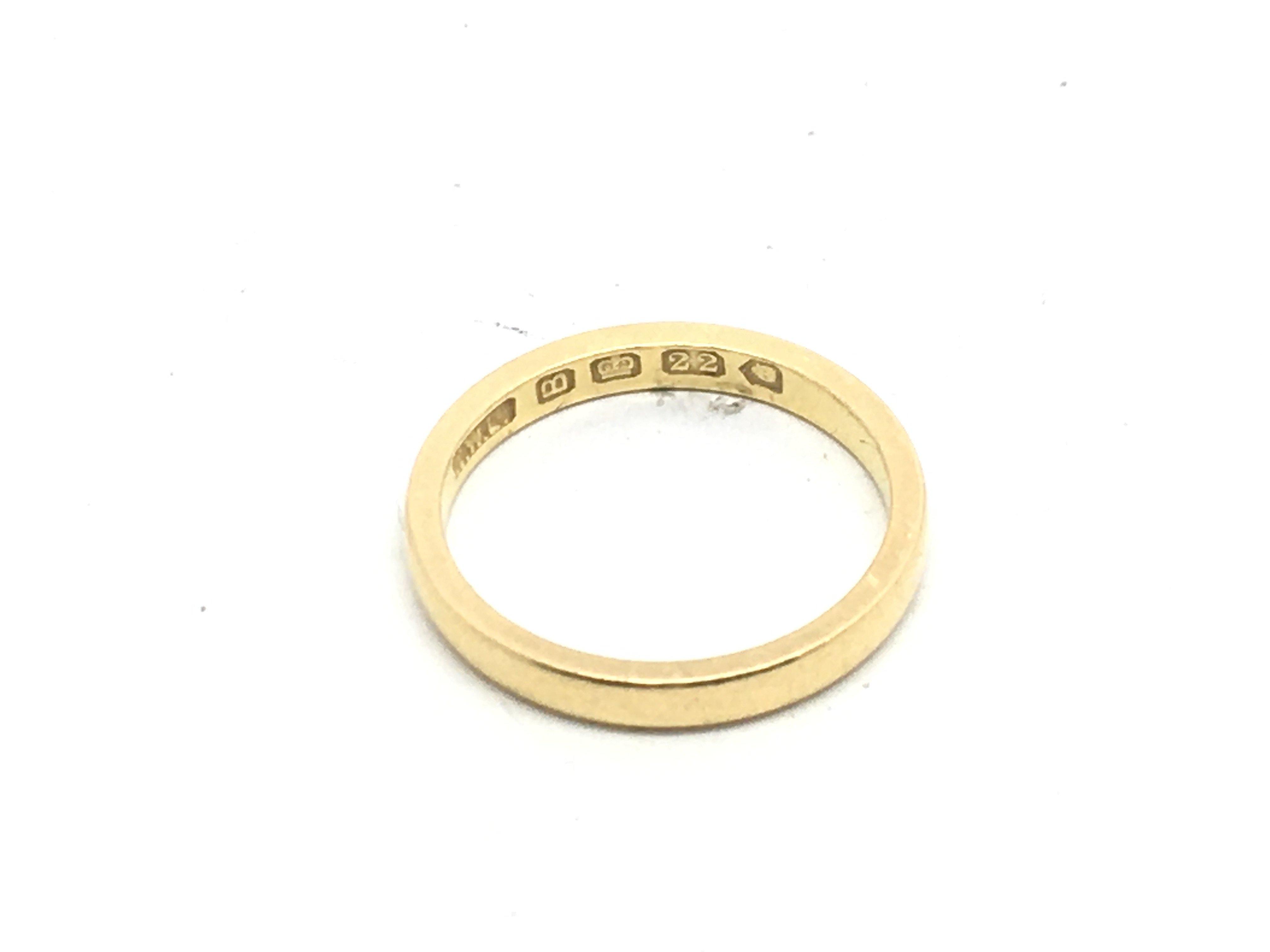 A 22ct gold wedding band, approx 2.9g and approx s