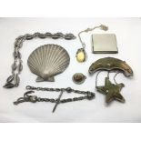 A silver shell brooch and other oddments.