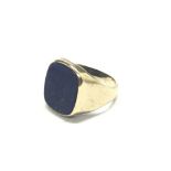 A Gents gold ring set with Lapis Lazuli ring size