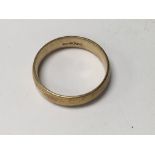 A 9 ct gold wedding band 4.5 grams