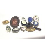 A collection of vintage and antique brooches inclu