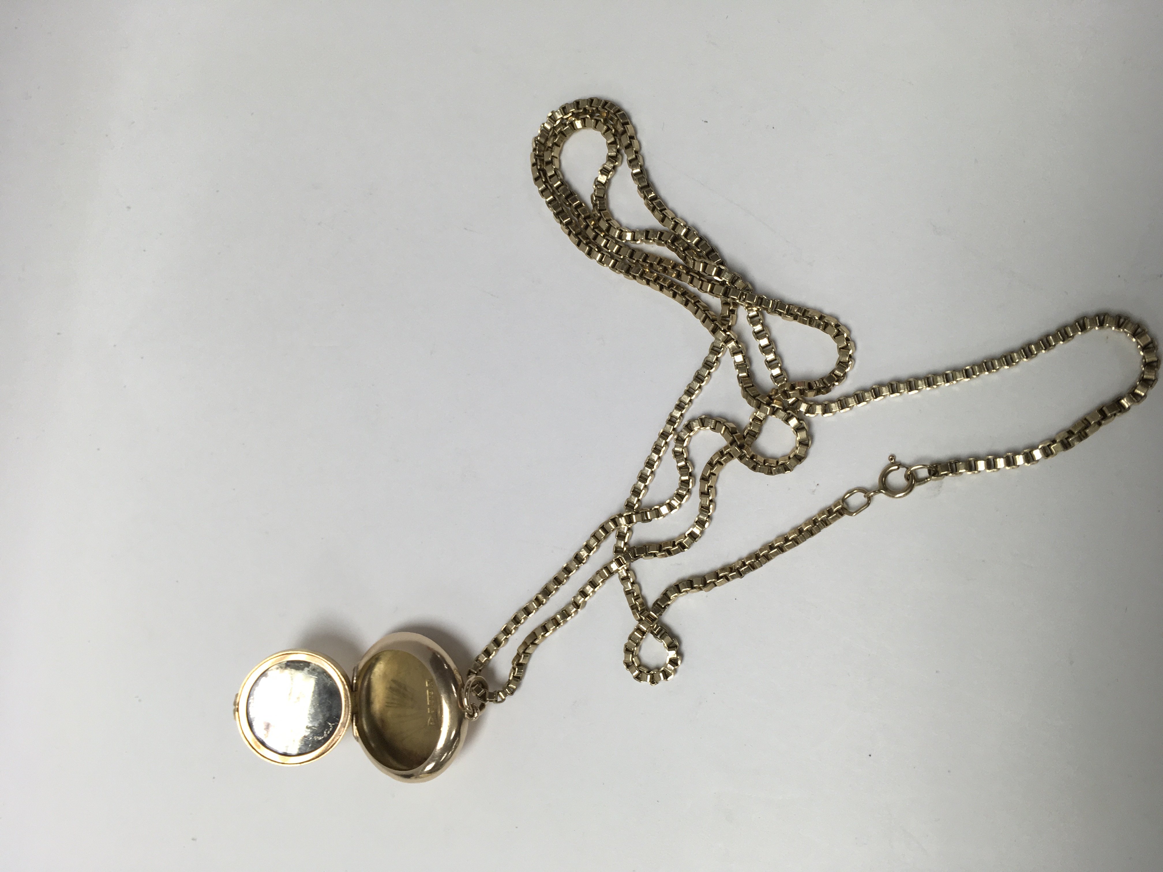 A 9 ct gold chain with attached 9 ct pill box tota - Image 2 of 2