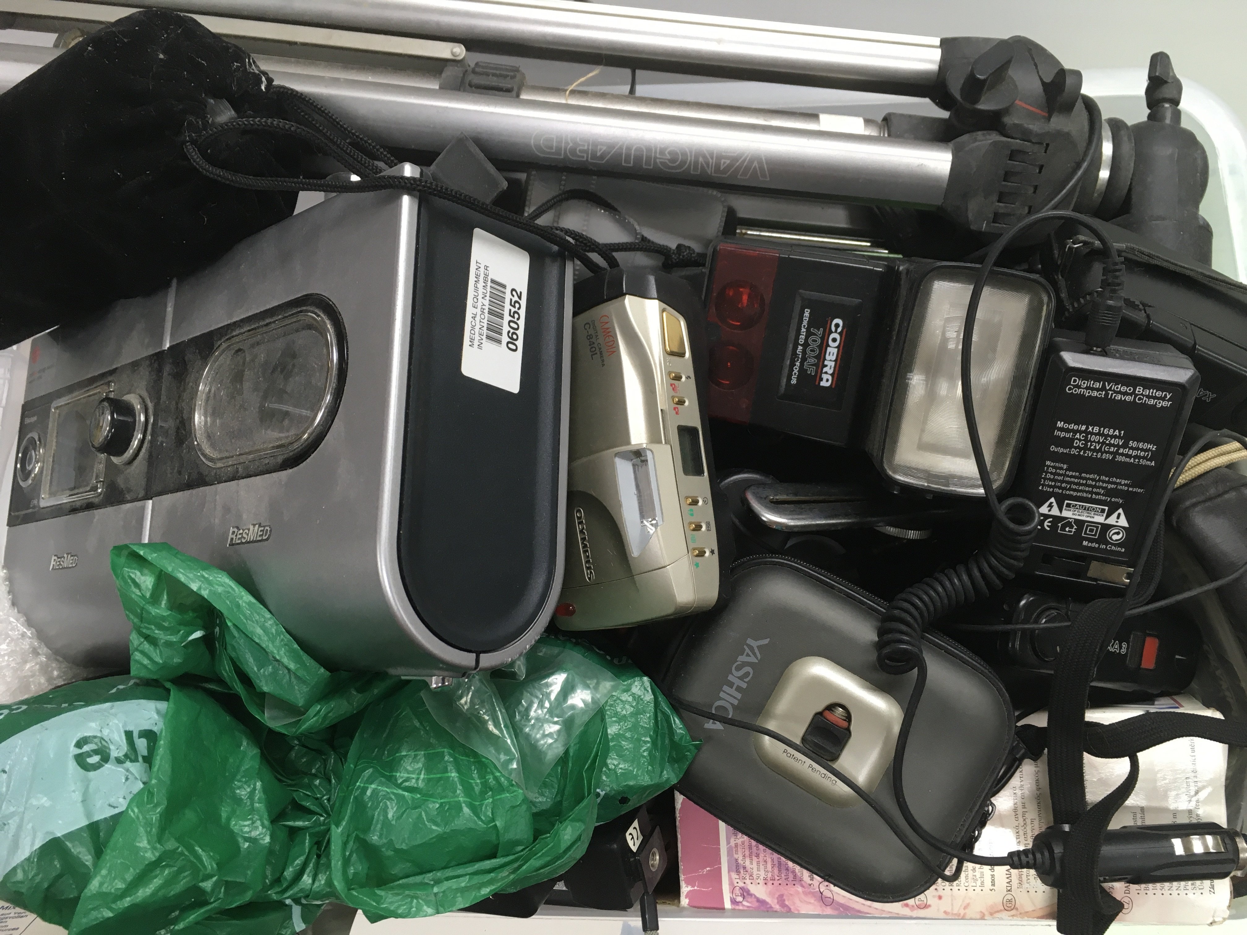 A collection of cameras and accessories - NO RESERVE - Image 2 of 2