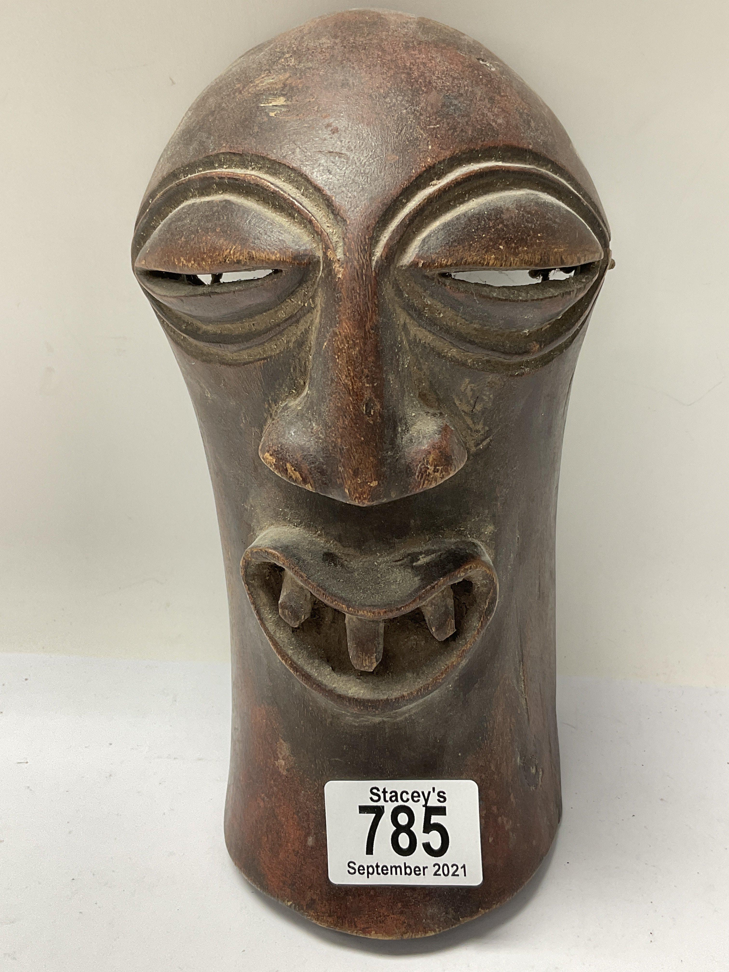 A small African tribal mask. 22cm.