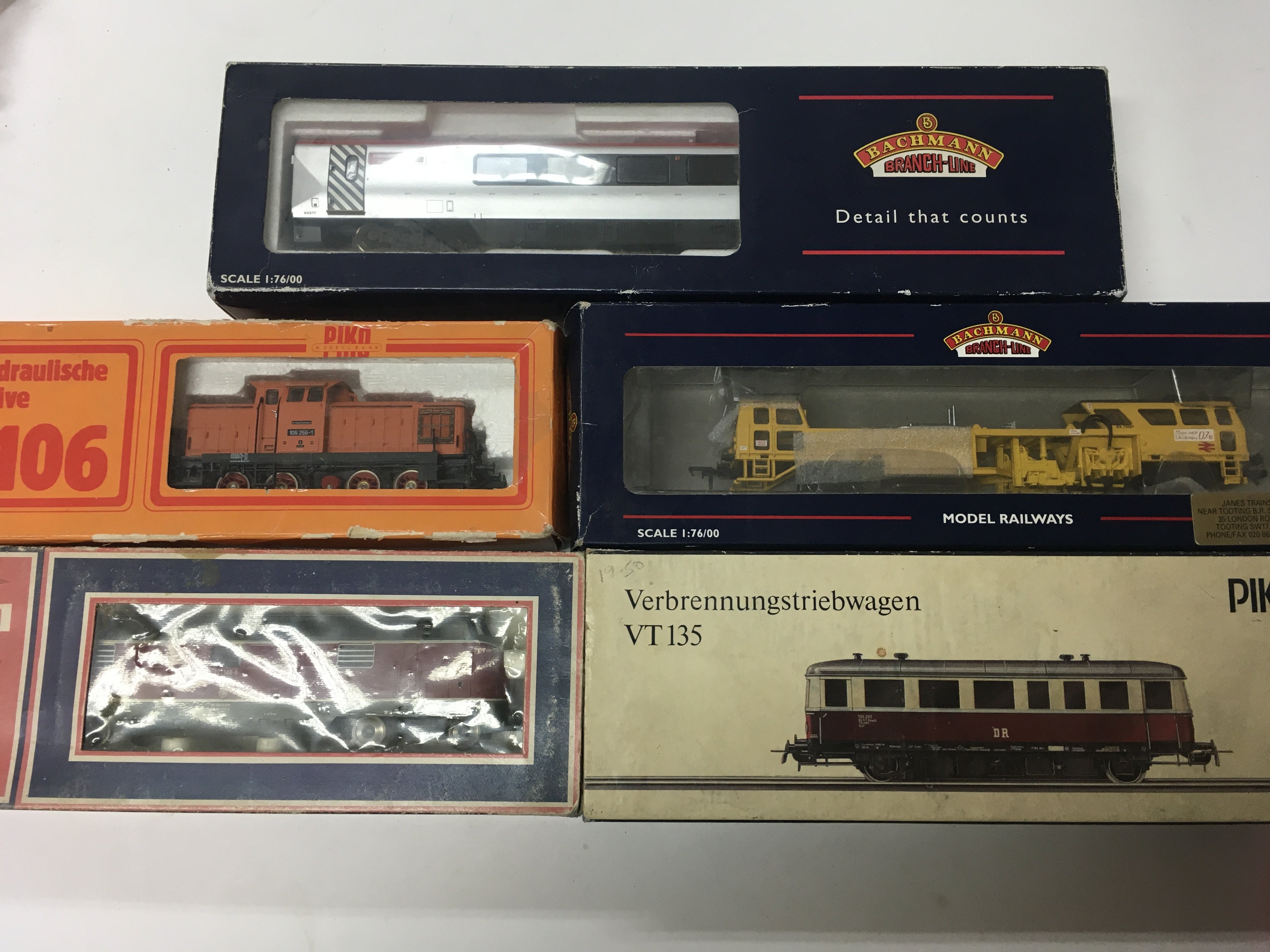 A Collection of 2 Bachmann Coaches. And 3 Locomotives. No Reserve. 00 Gauge.