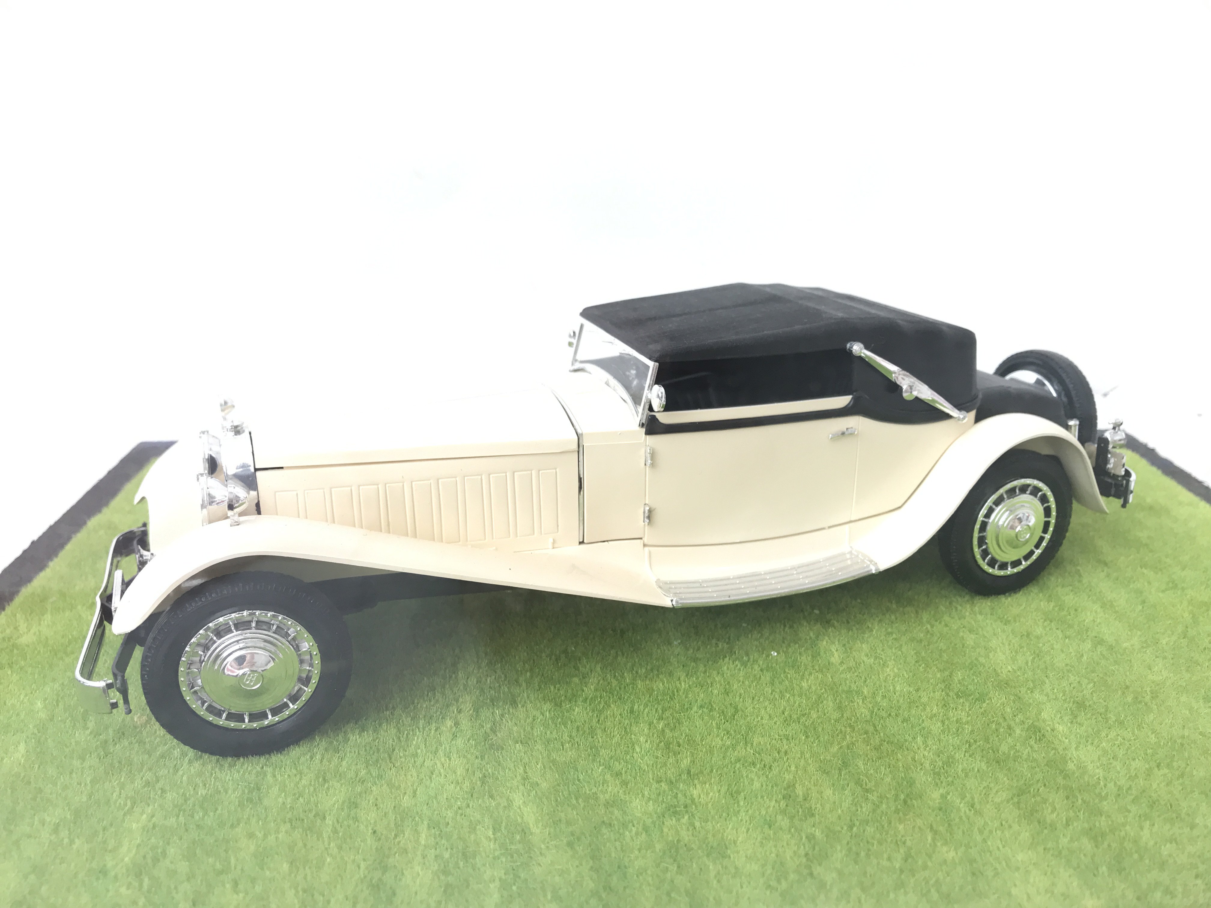 A Revell 1931 Bugatti Royale Victoria in a Display - Image 2 of 3