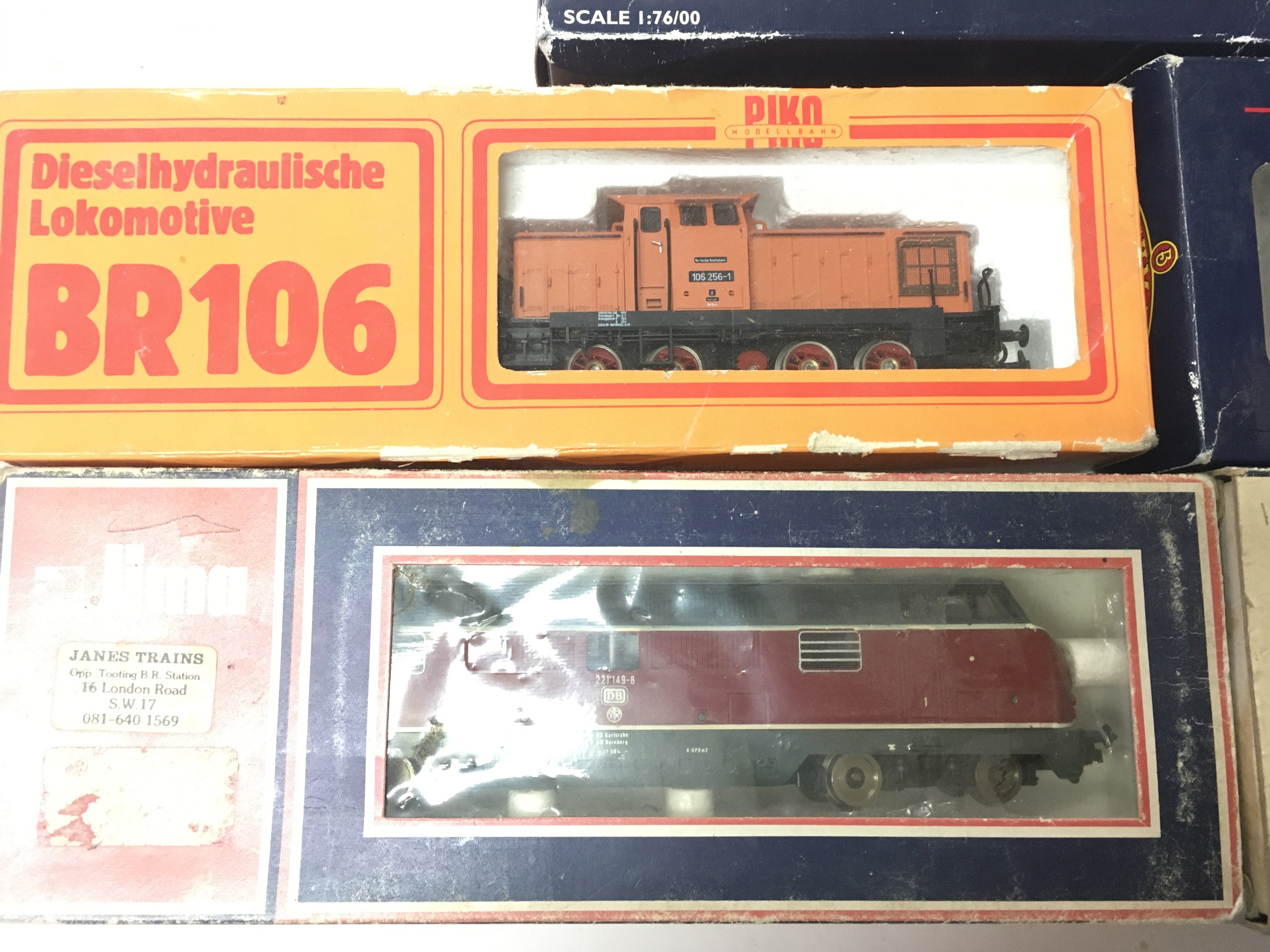 A Collection of 2 Bachmann Coaches. And 3 Locomotives. No Reserve. 00 Gauge. - Image 3 of 4