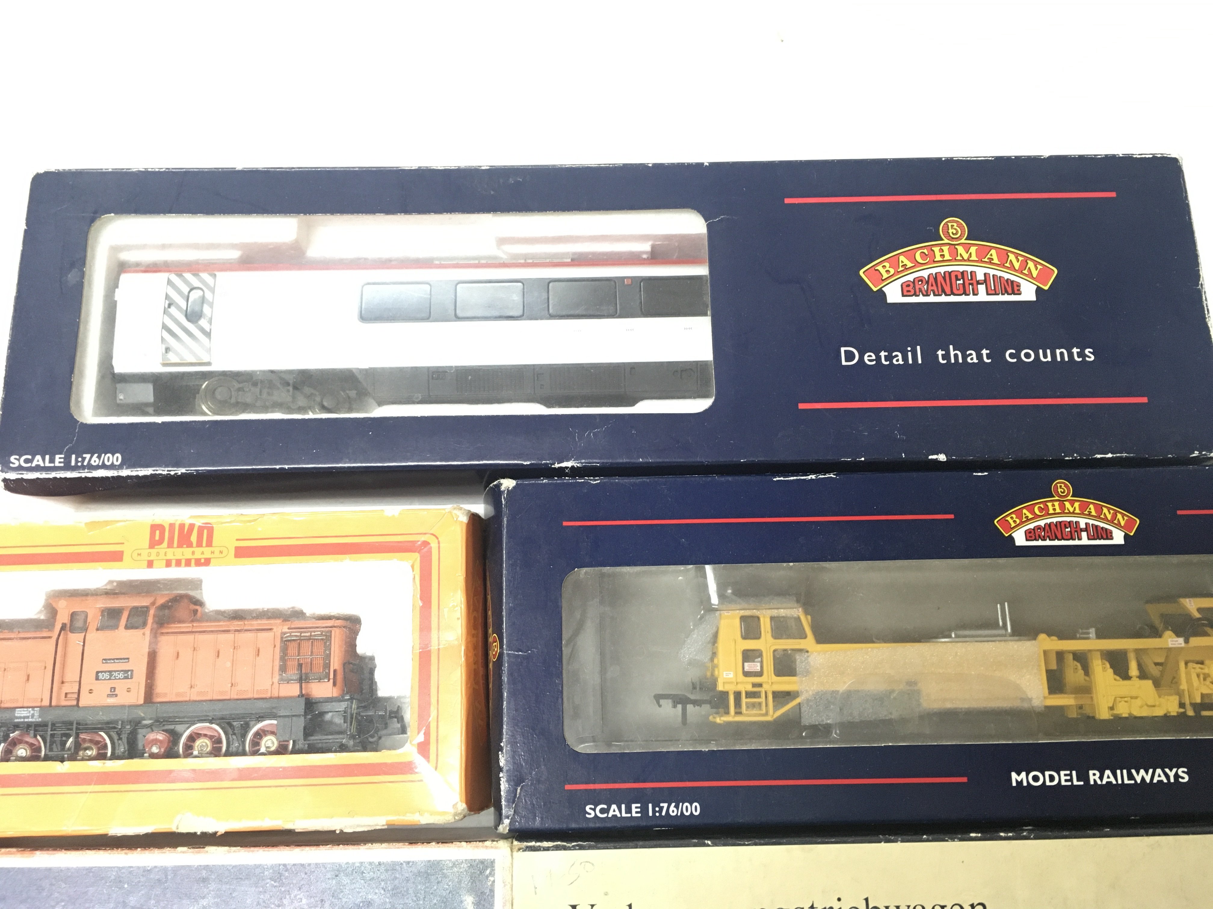 A Collection of 2 Bachmann Coaches. And 3 Locomotives. No Reserve. 00 Gauge. - Image 4 of 4