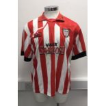 Sunderland Signed Football Shirt: Early 2000s squad signed away shirt plus a mid 90s home shirt with