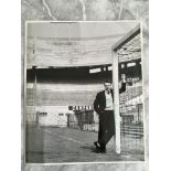 Jimmy Greaves Signed Football Press Photo: Black and white photo measuring nearly 10 x 12 inches