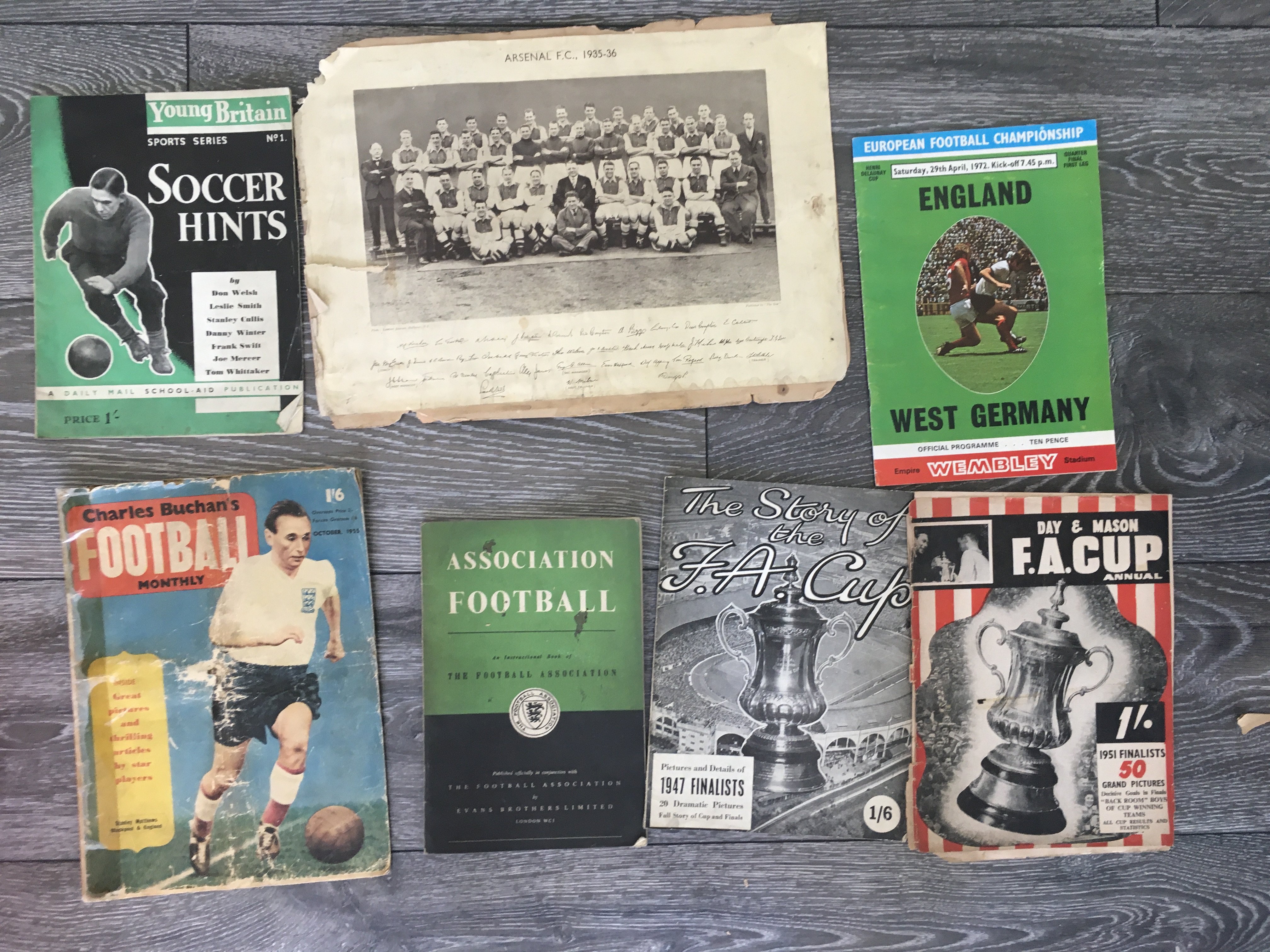 Old Football Books + Annuals: 8 Sunday Chronicle Albums from 46/47 to 55/56, Athletic News 30/31, - Image 2 of 2