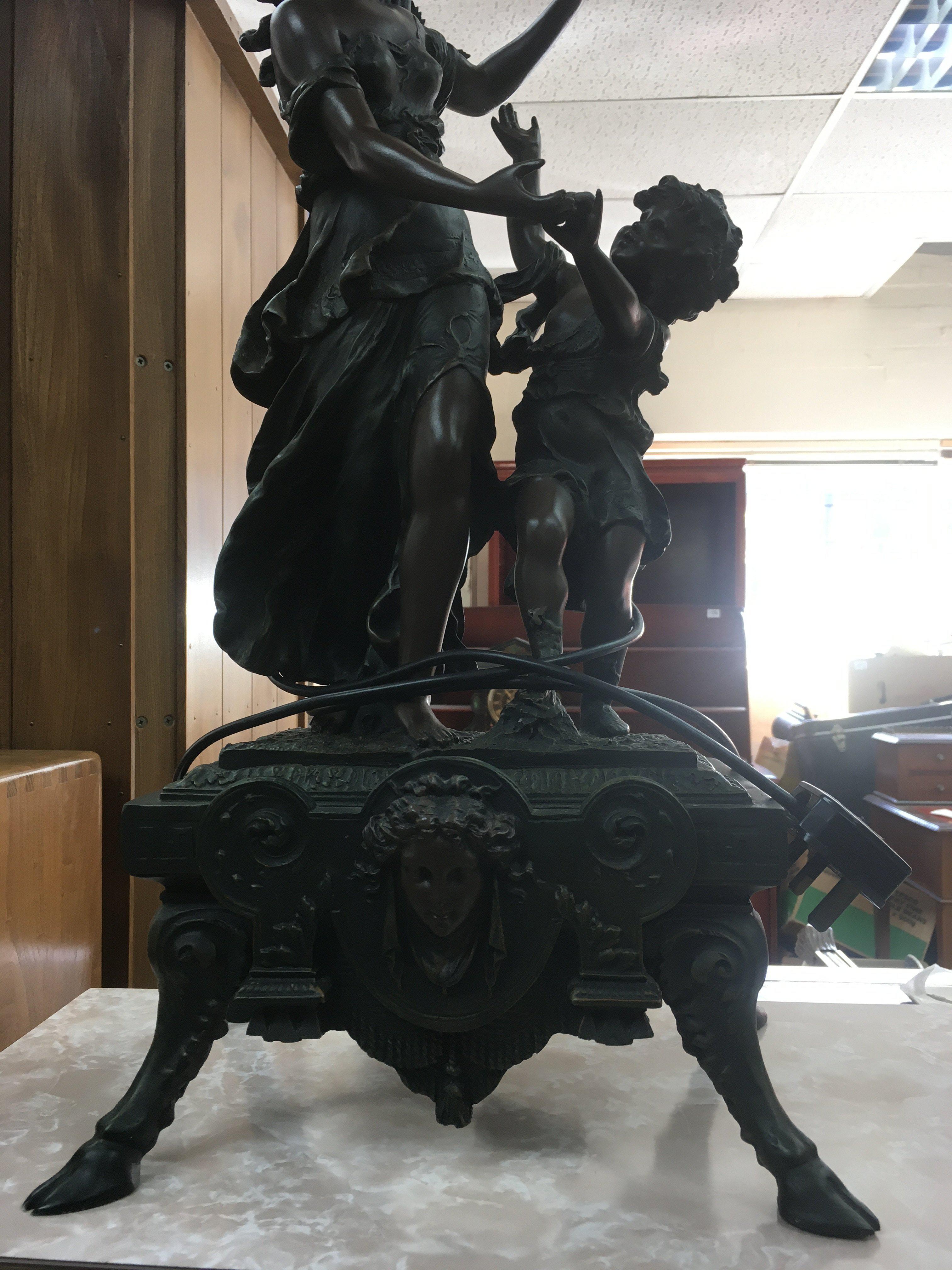 A classical style lamp Of two figures on base with - Image 3 of 5