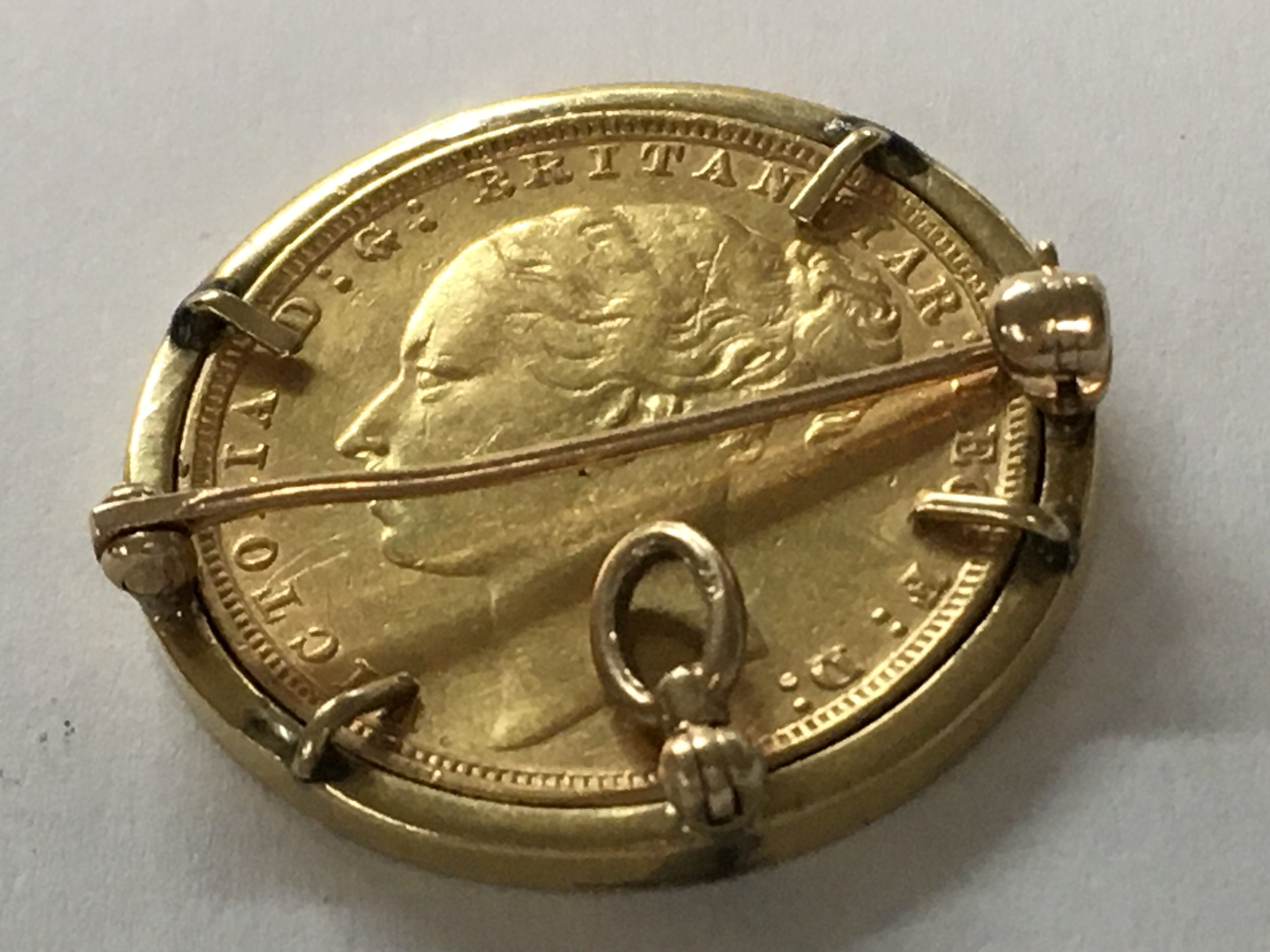 A gold sovereign fitted in a gold mount - Image 2 of 2