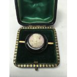 A Victorian brooch with cameo raised relief. Fitte