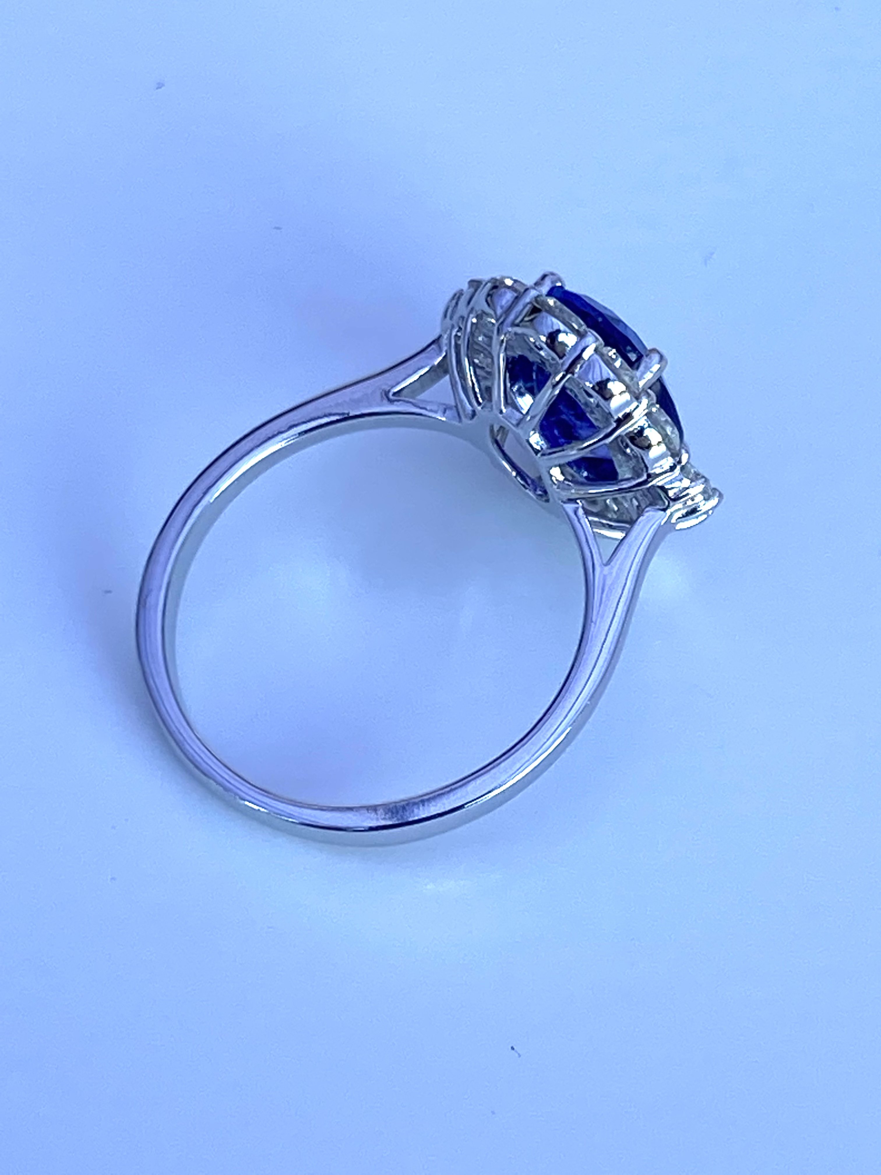 An 18ct white gold ring set with a natural oval 3. - Image 2 of 4