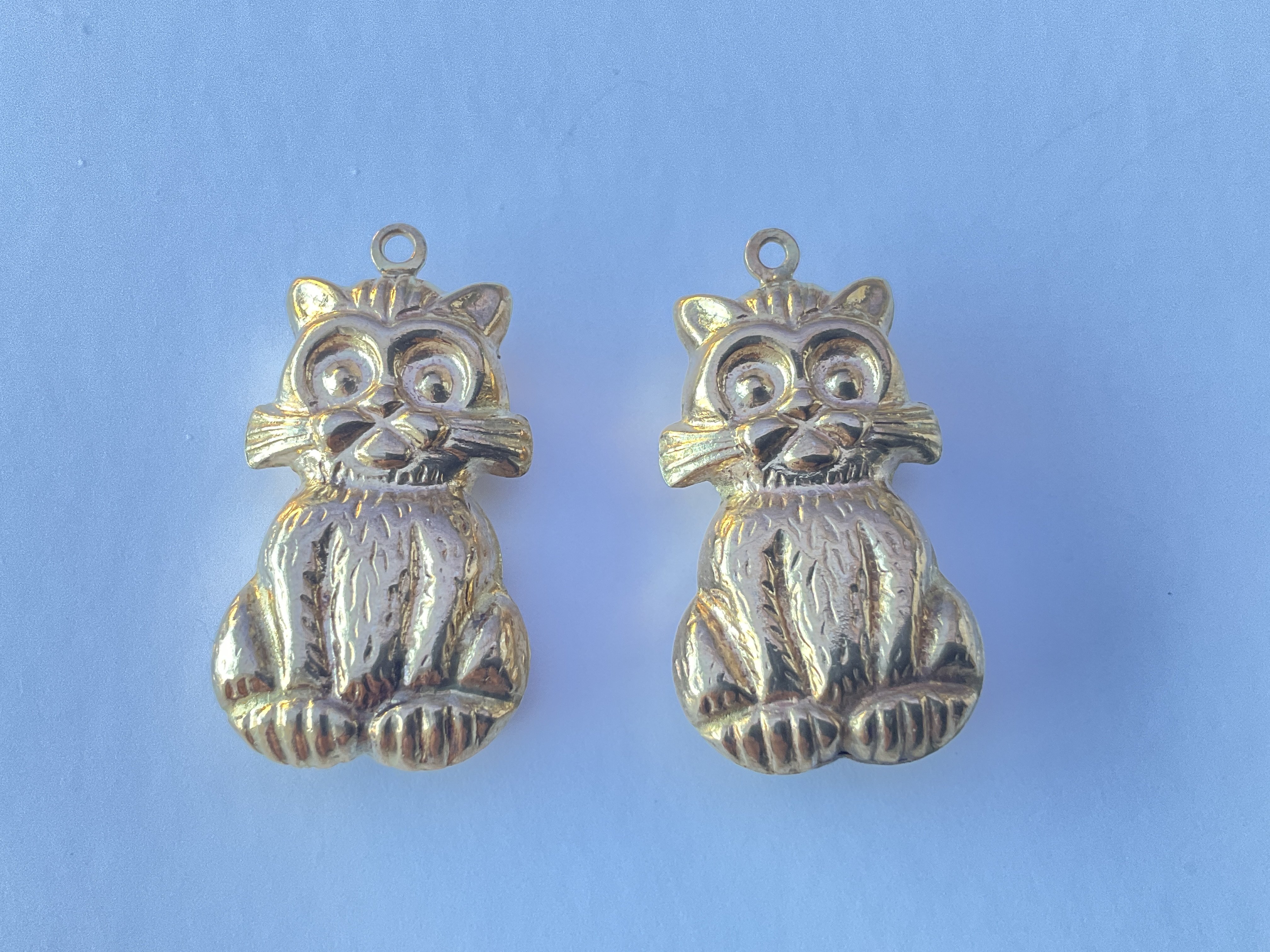 9ct charm bracelet and two cat charms. Approx 42g. - Image 2 of 4