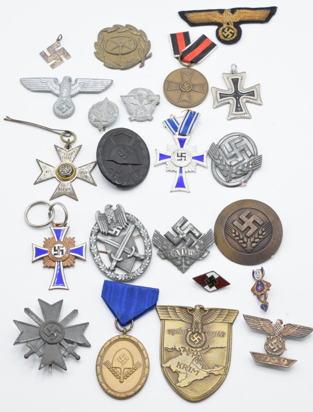 German Third Reich Nazi badges including a cloth Luftwaffe badge, Hitler Youth pin back enamel